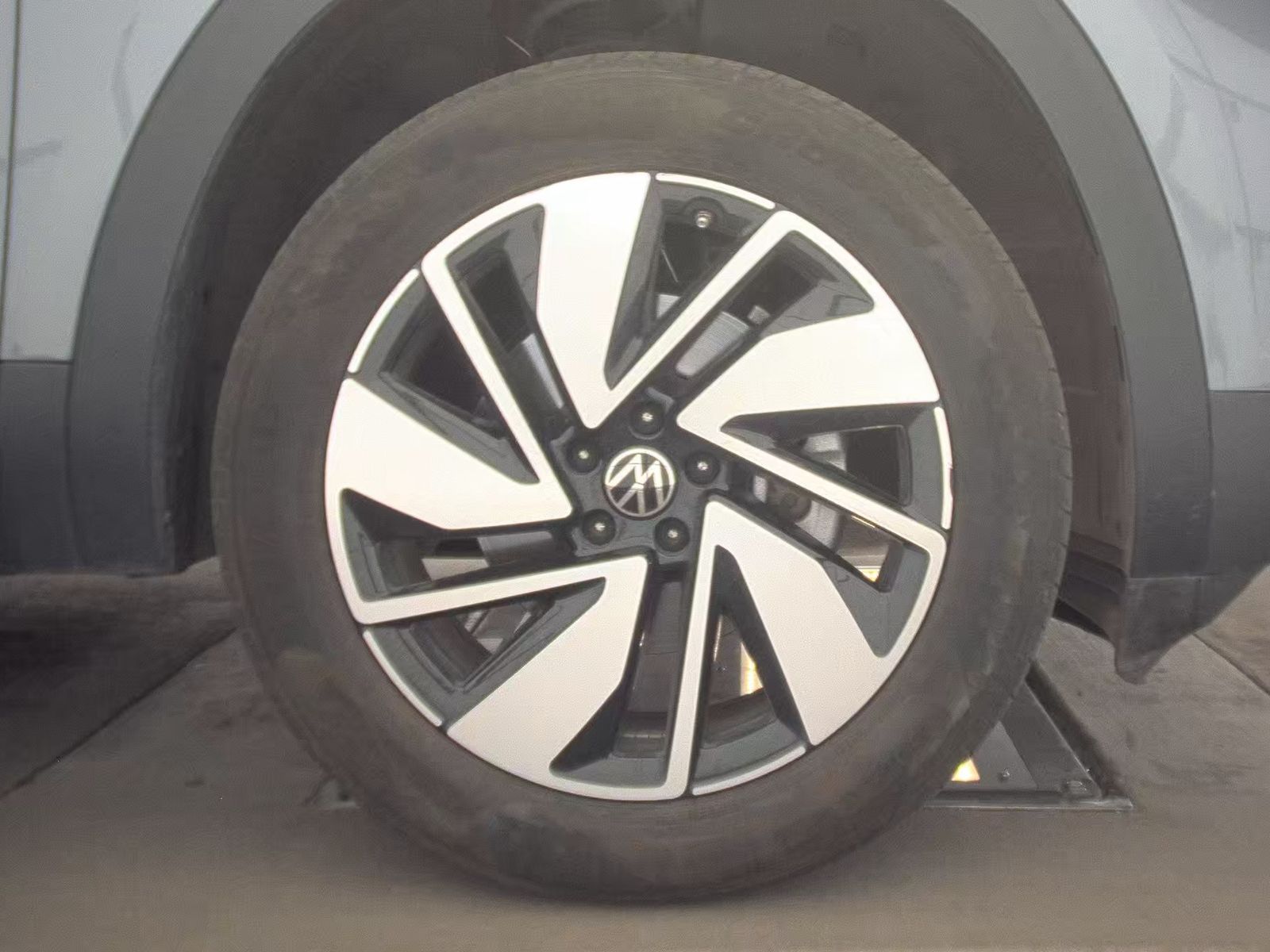 2025 Volkswagen Atlas 2.0T SE FWD