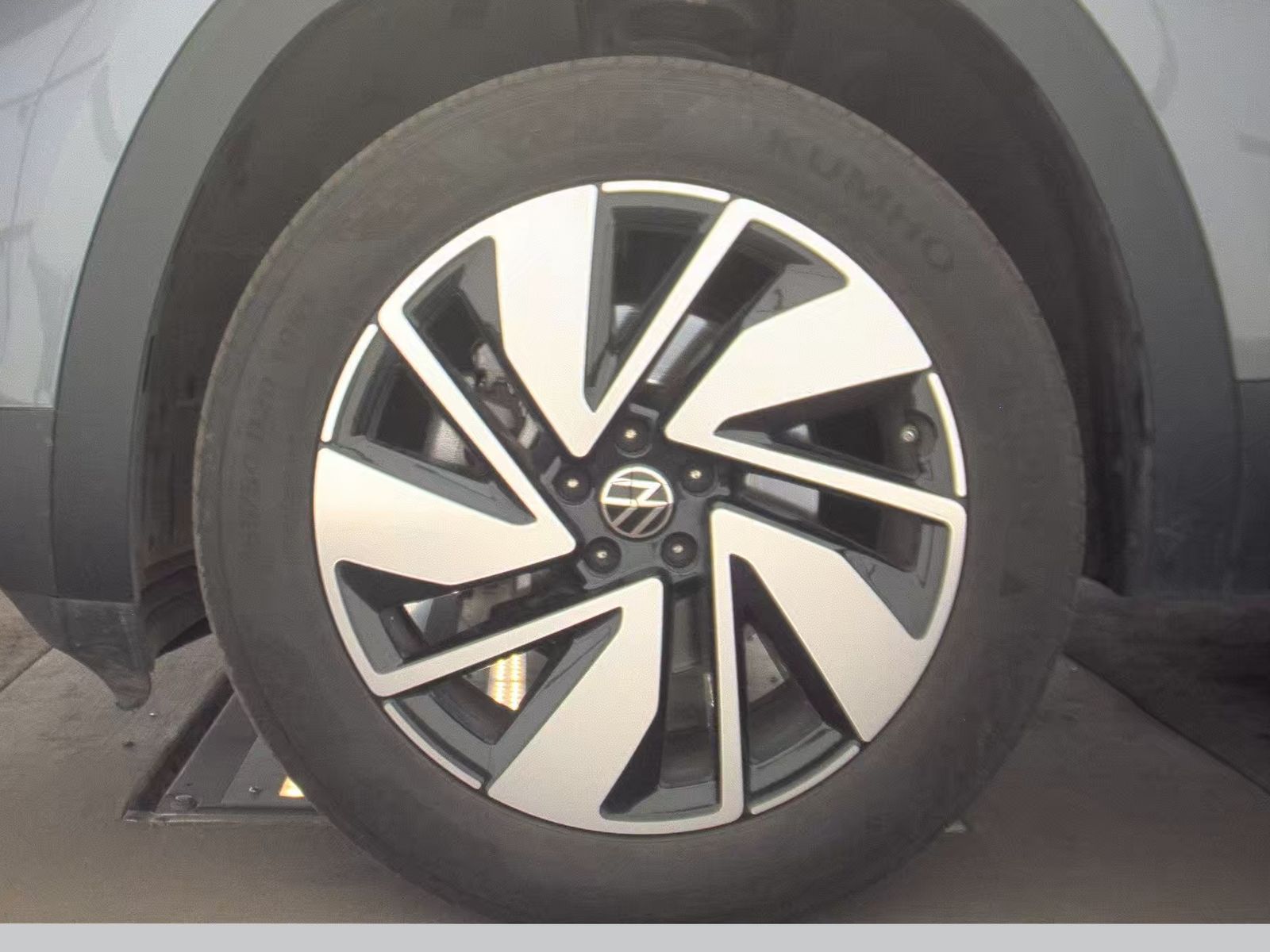 2025 Volkswagen Atlas 2.0T SE FWD