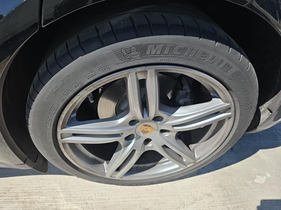 2017 Porsche Panamera Base RWD