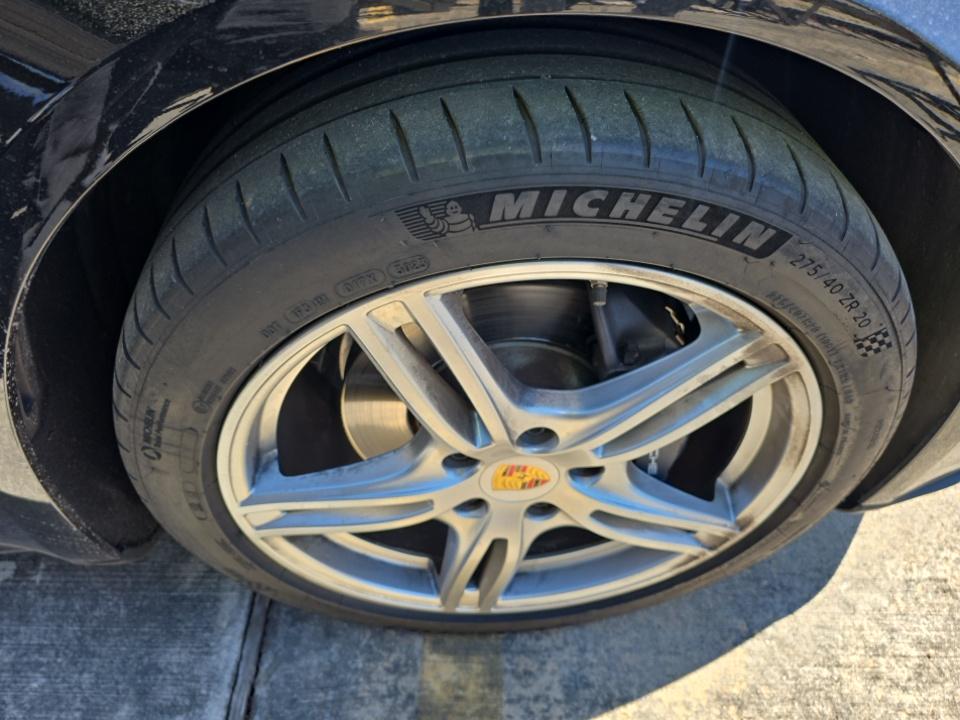 2017 Porsche Panamera Base RWD