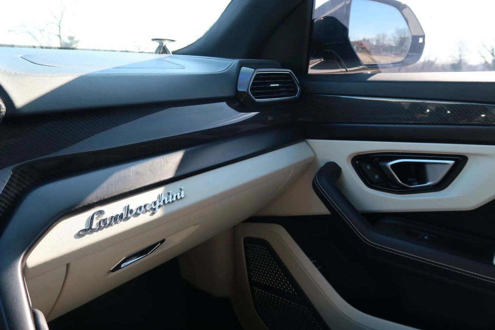 2022 Lamborghini Urus Pearl Capsule AWD