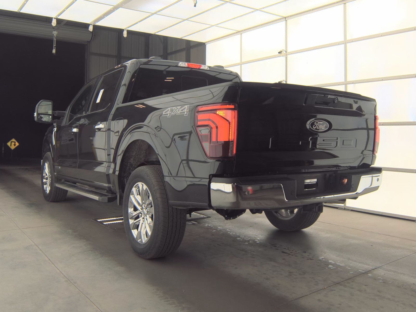 2025 Ford F-150 Hybrid Lariat AWD