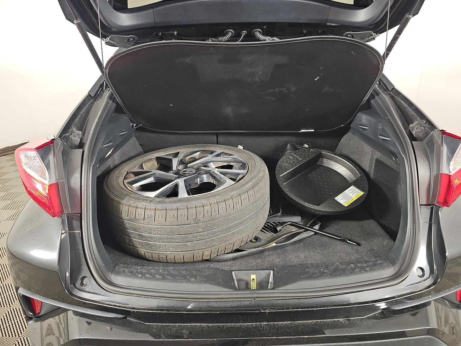 2021 Toyota C-HR XLE FWD