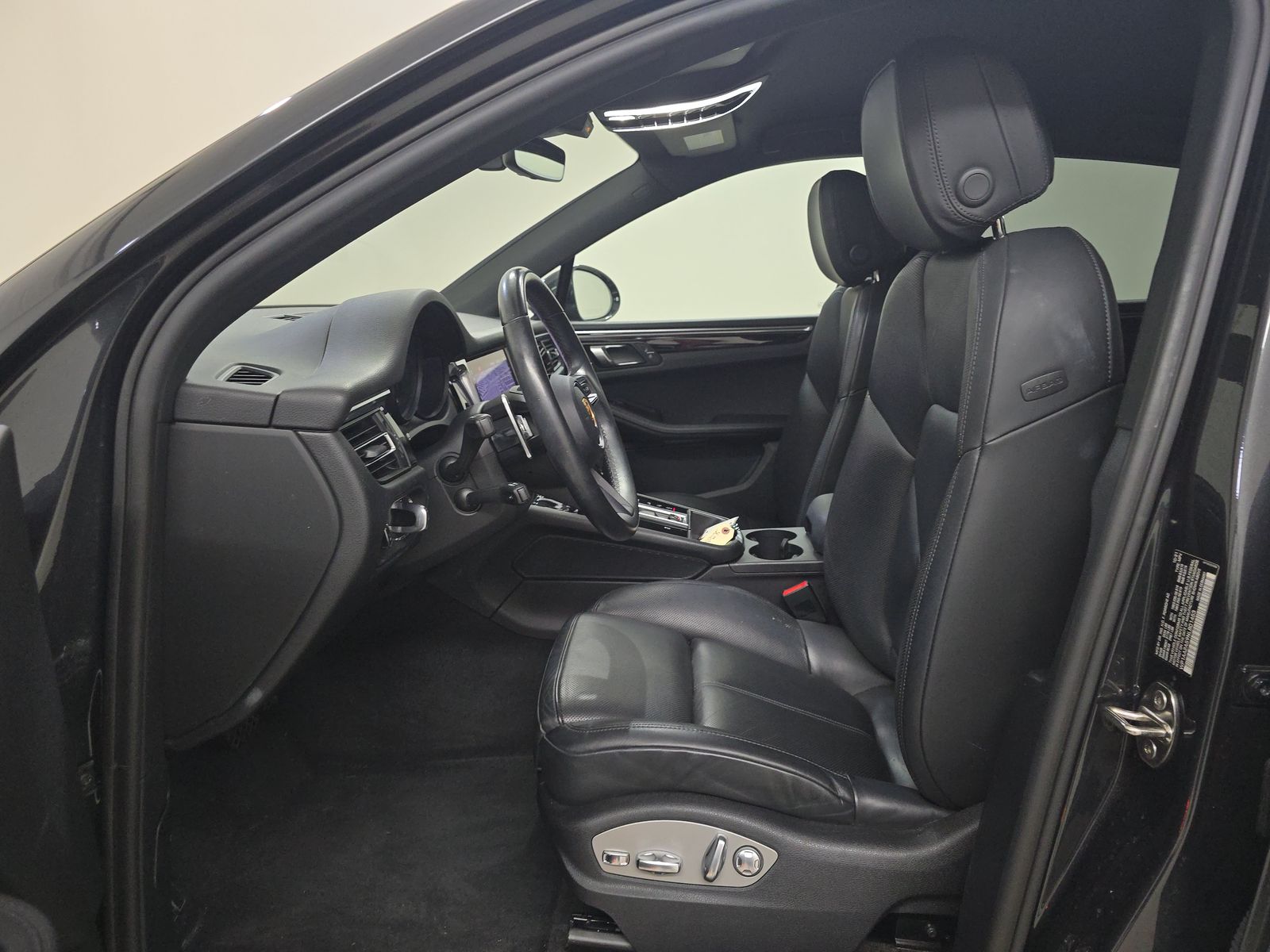 2022 Porsche Macan Base AWD