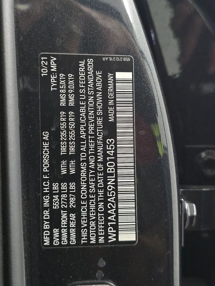 2022 Porsche Macan Base AWD