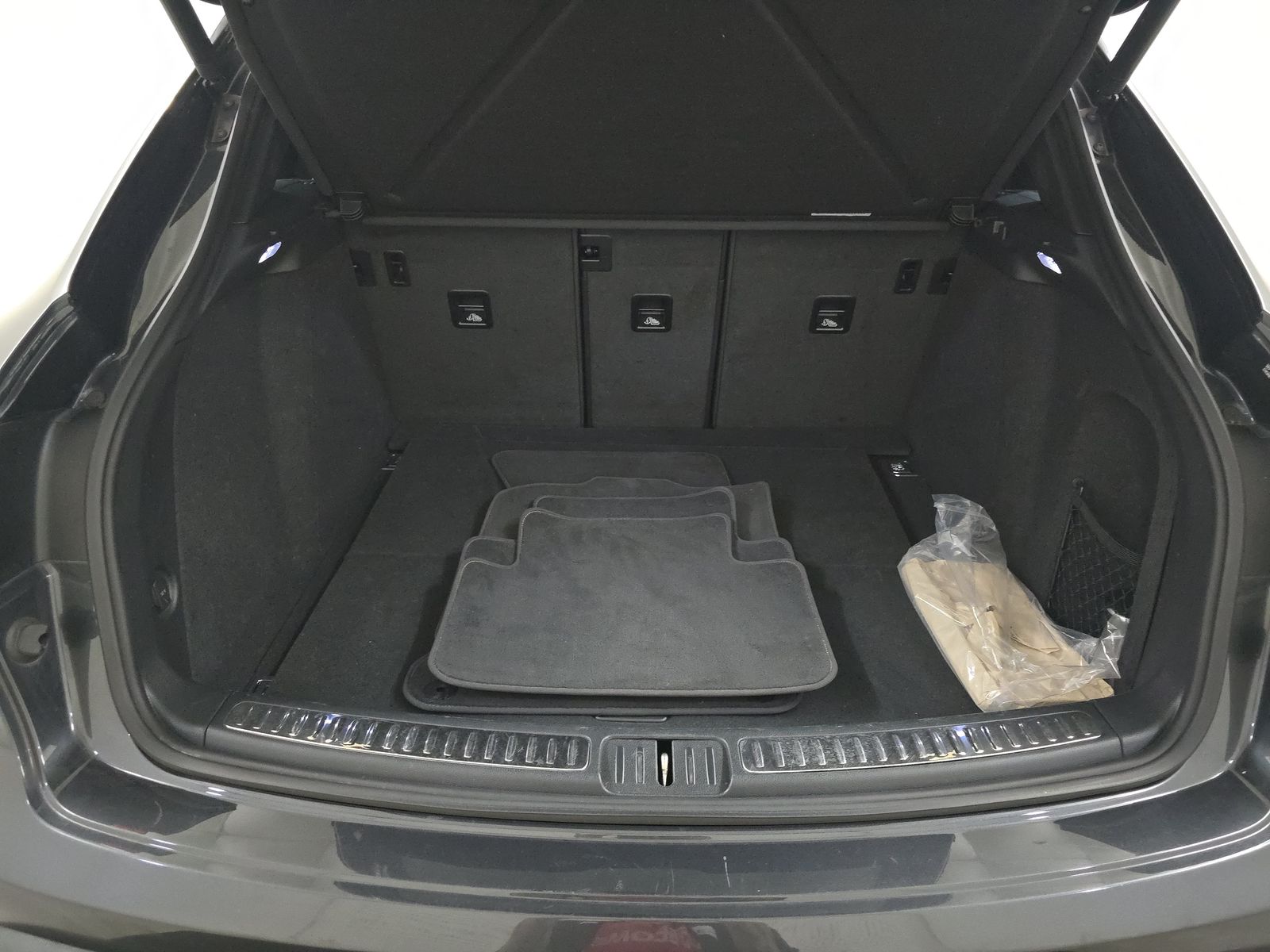 2022 Porsche Macan Base AWD