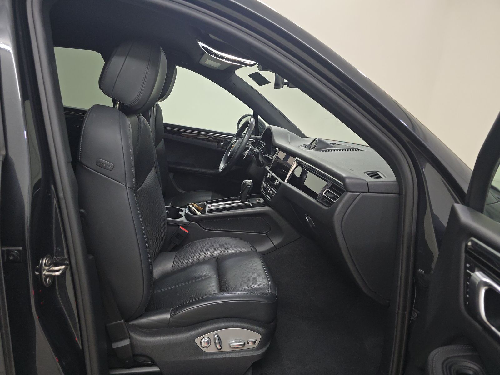 2022 Porsche Macan Base AWD