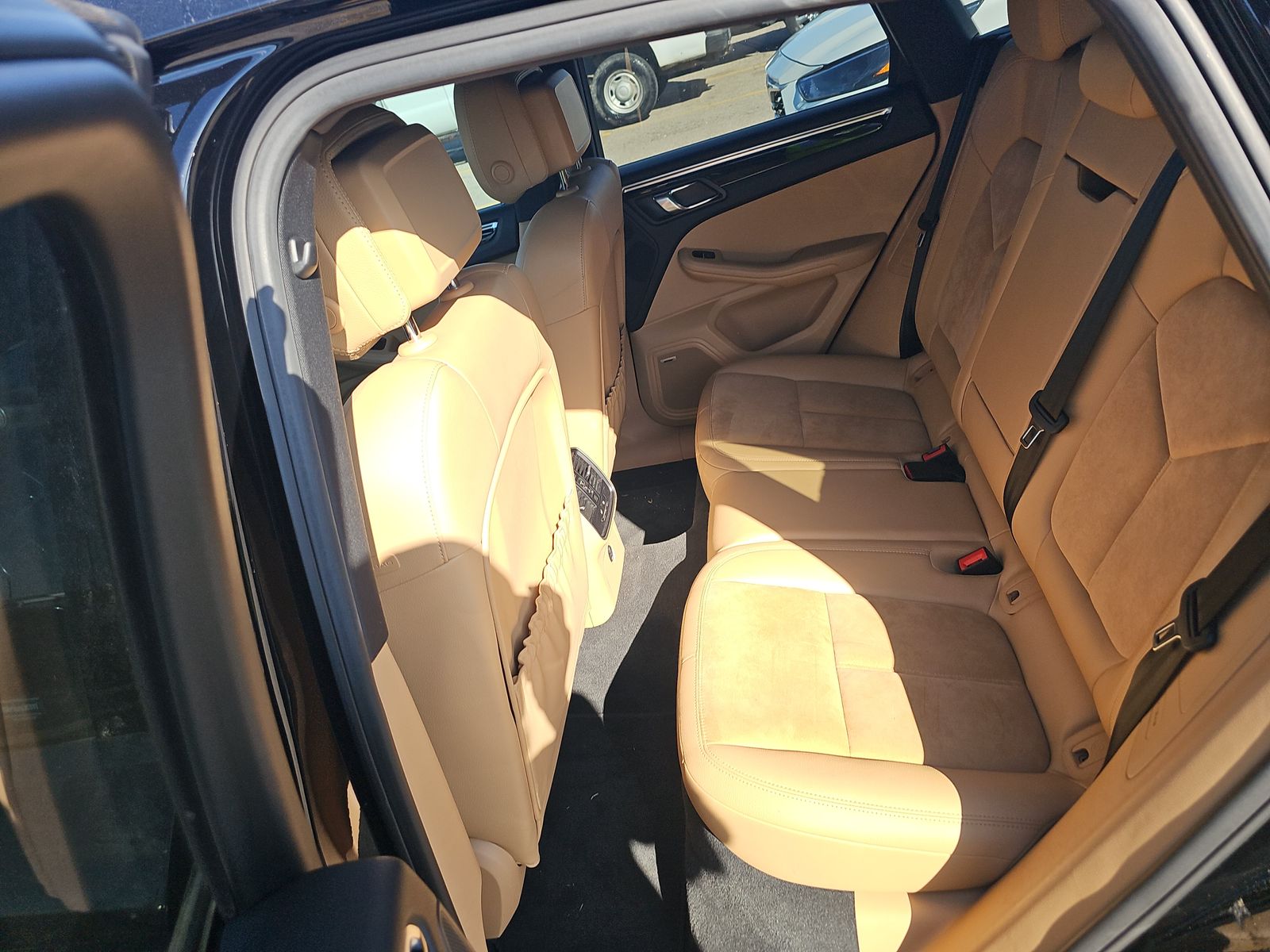 2018 Porsche Macan Base AWD