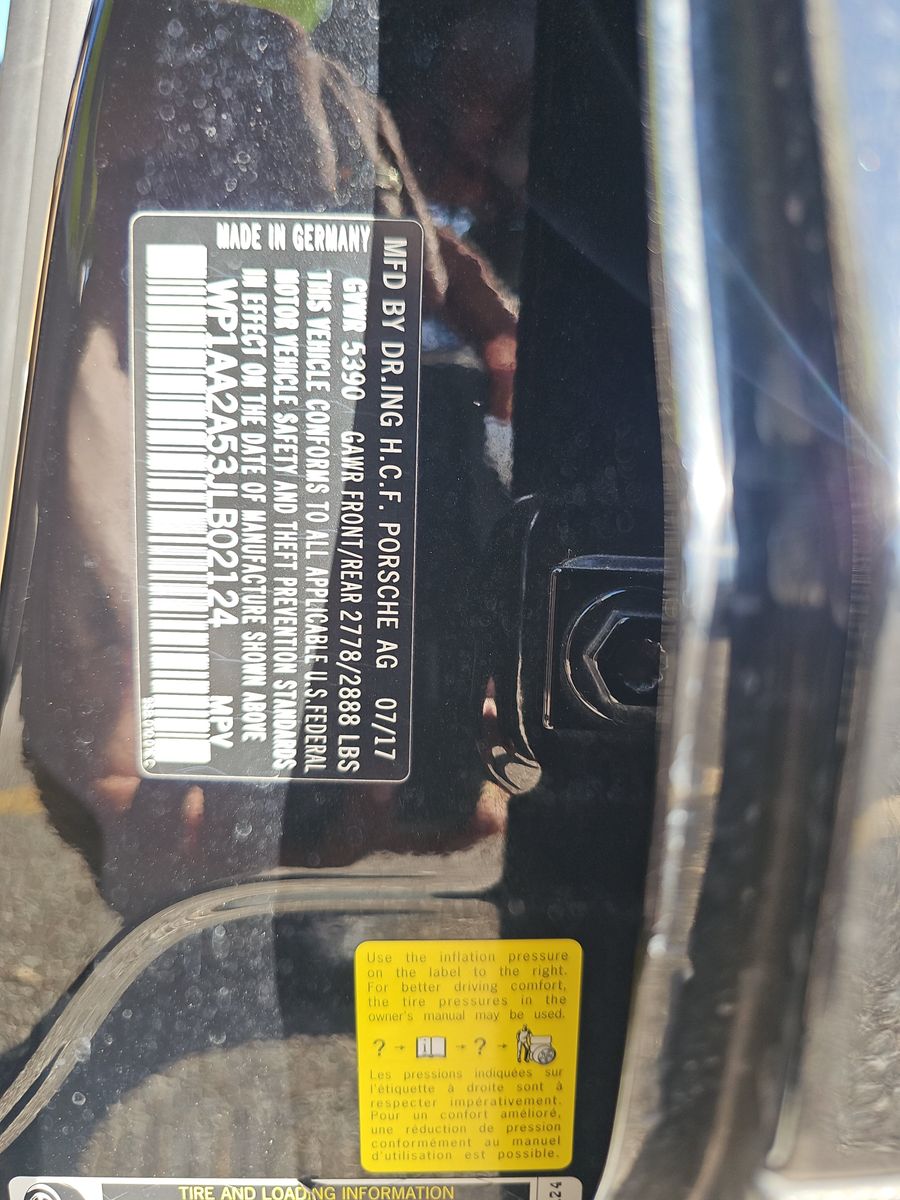 2018 Porsche Macan Base AWD