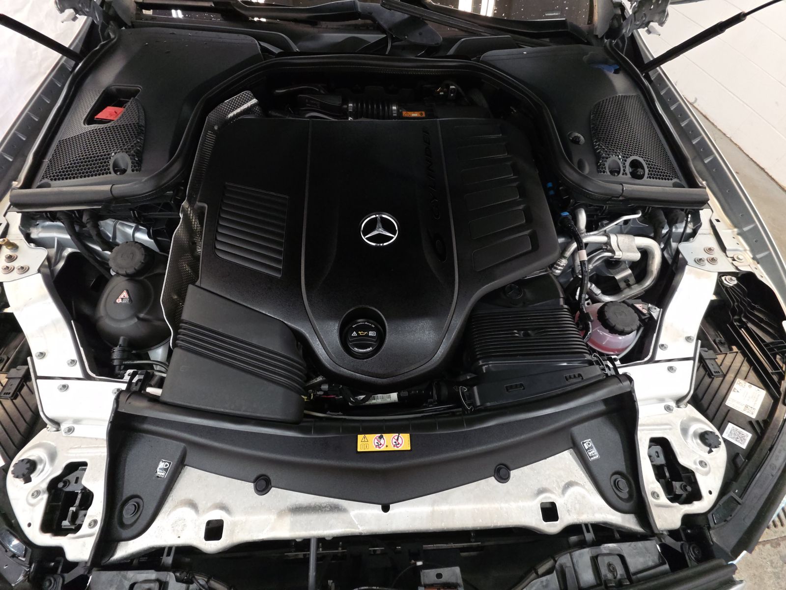 MERCEDES-BENZ E-CLASS - 8