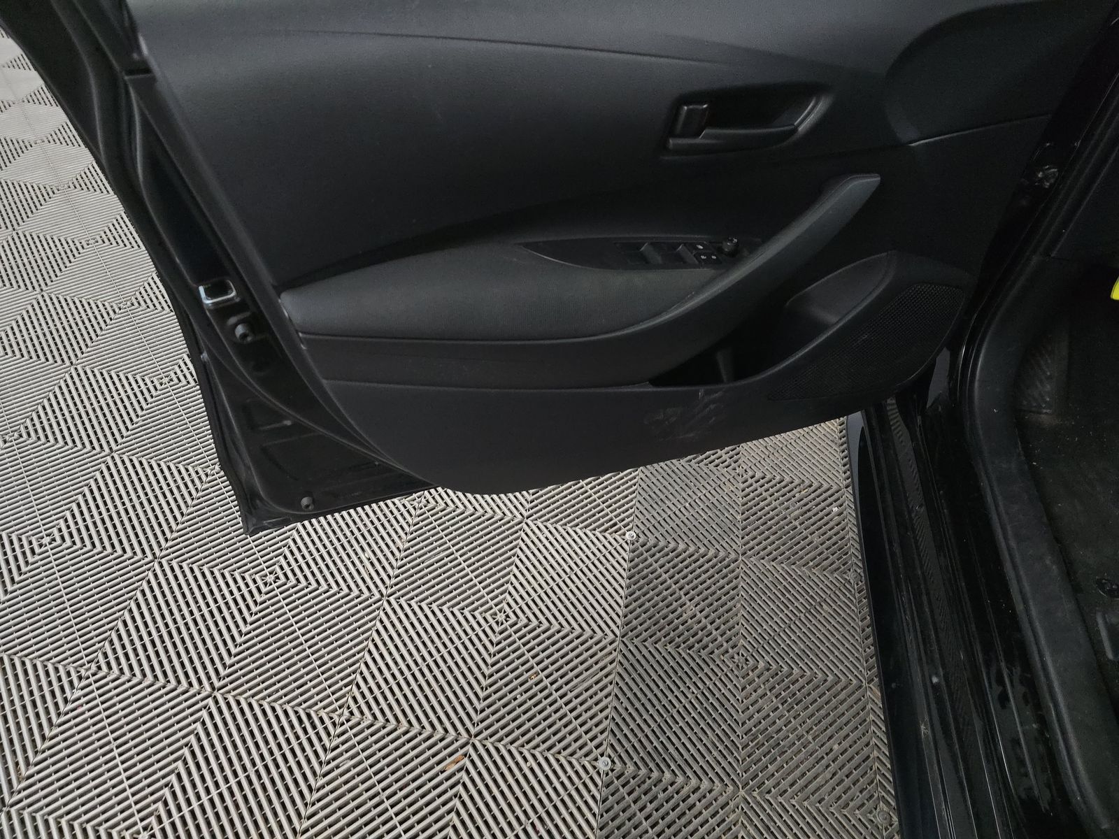 2025 Toyota Corolla Hybrid LE FWD