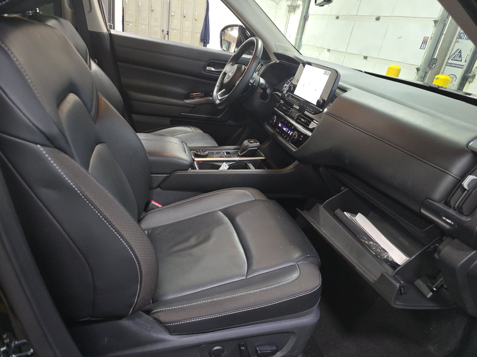 2024 Nissan Pathfinder SL AWD