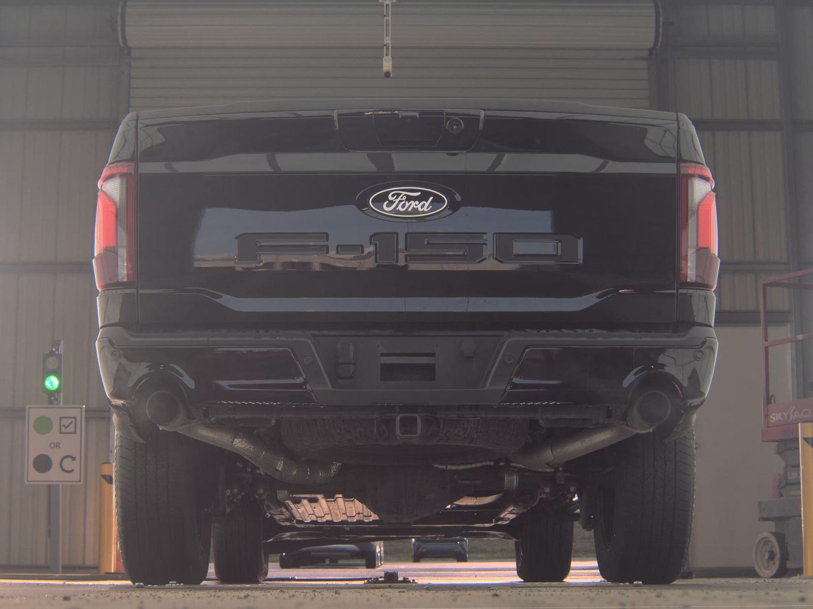 2025 Ford F-150 Hybrid Lariat AWD