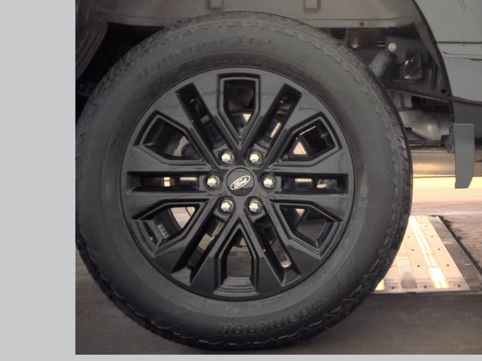 2025 Ford F-150 Hybrid Lariat AWD