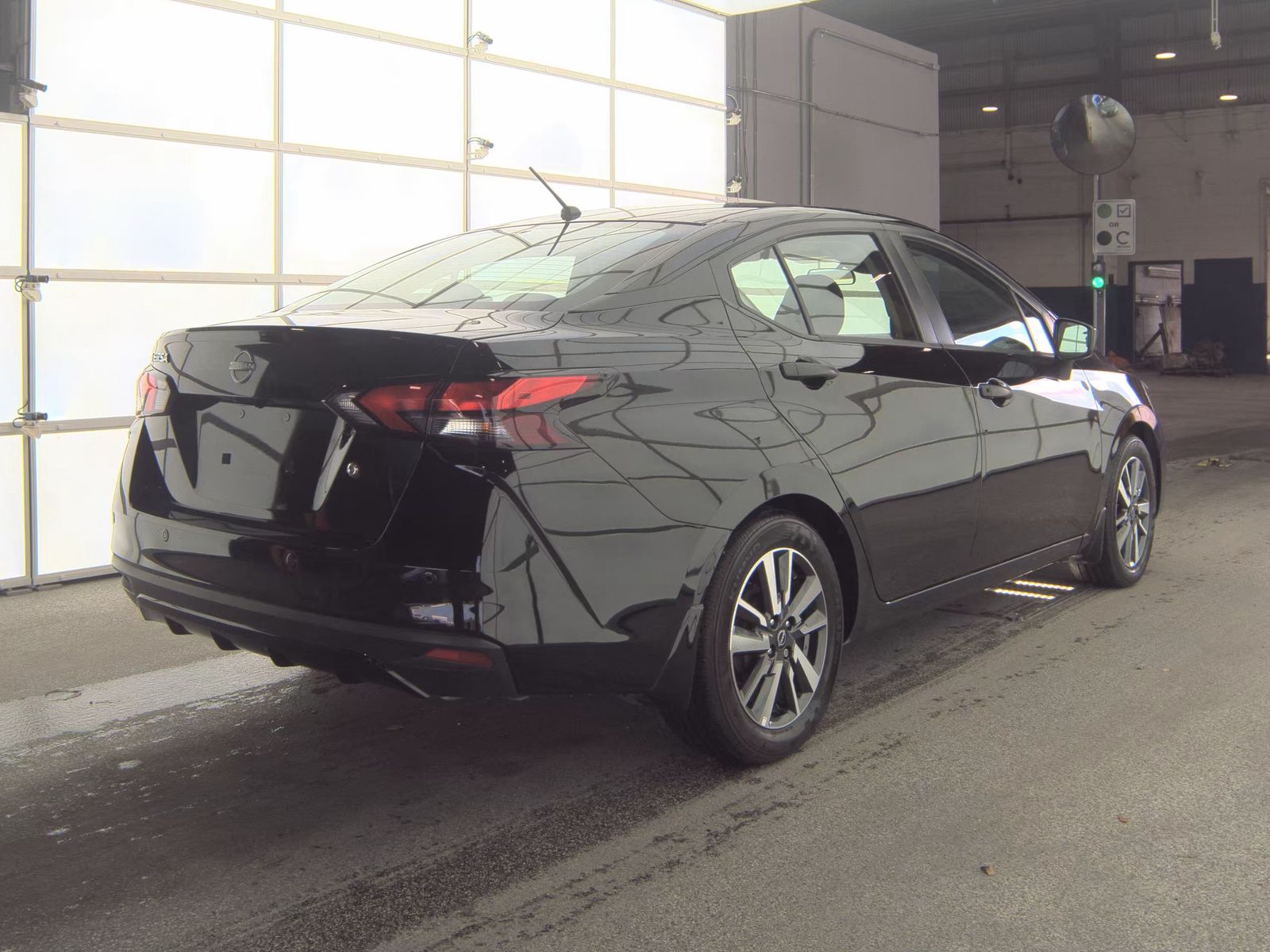 NISSAN VERSA - 6