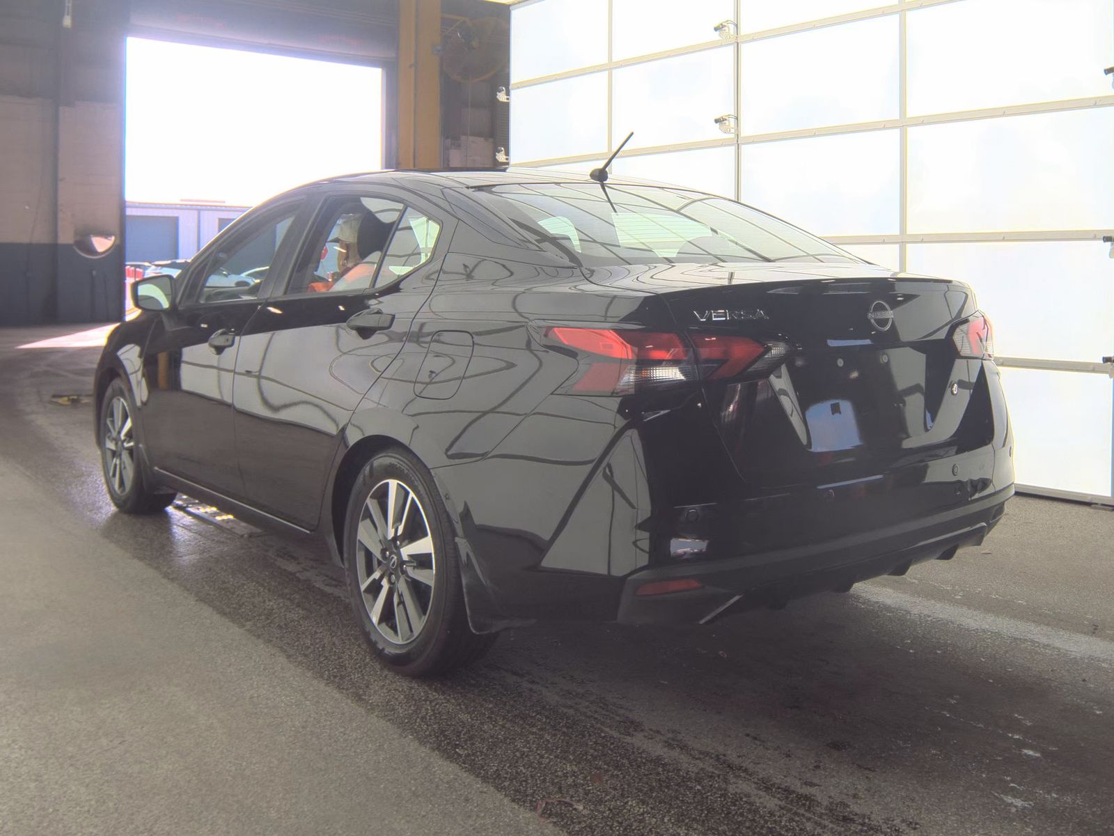 NISSAN VERSA - 9