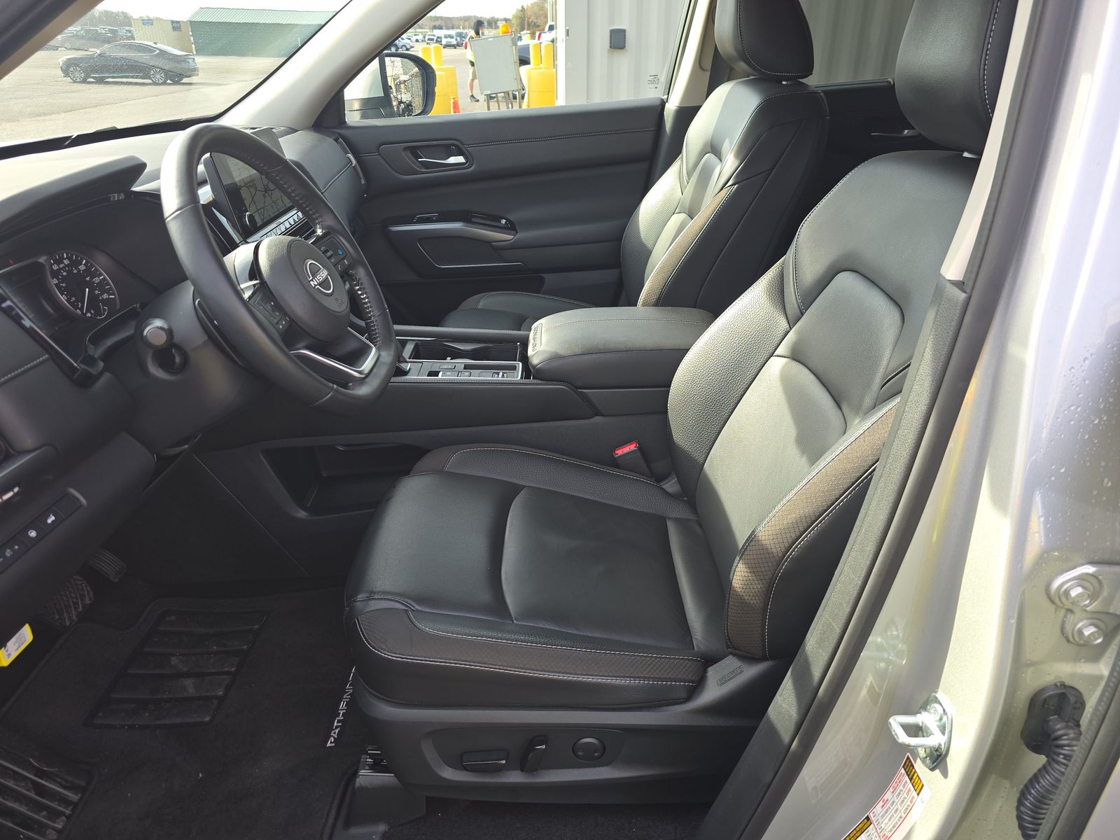 2025 Nissan Pathfinder SL FWD