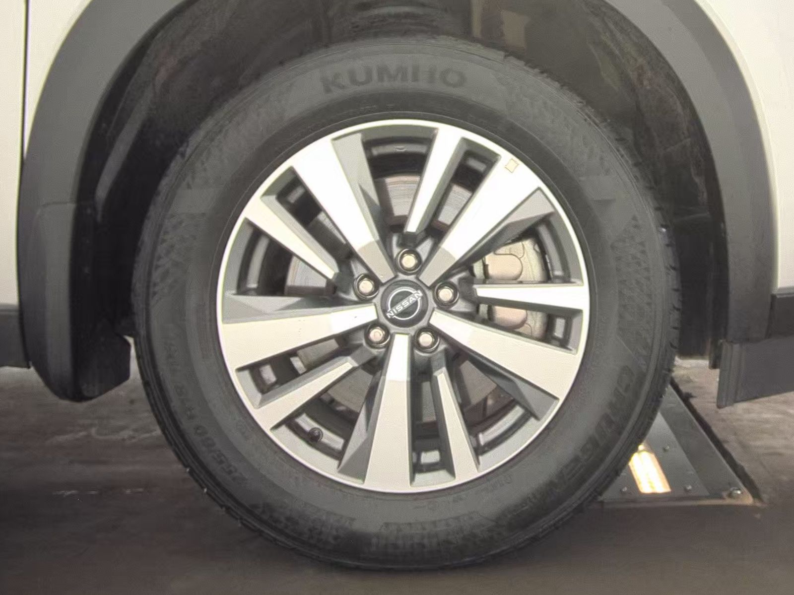 2025 Nissan Pathfinder SL FWD