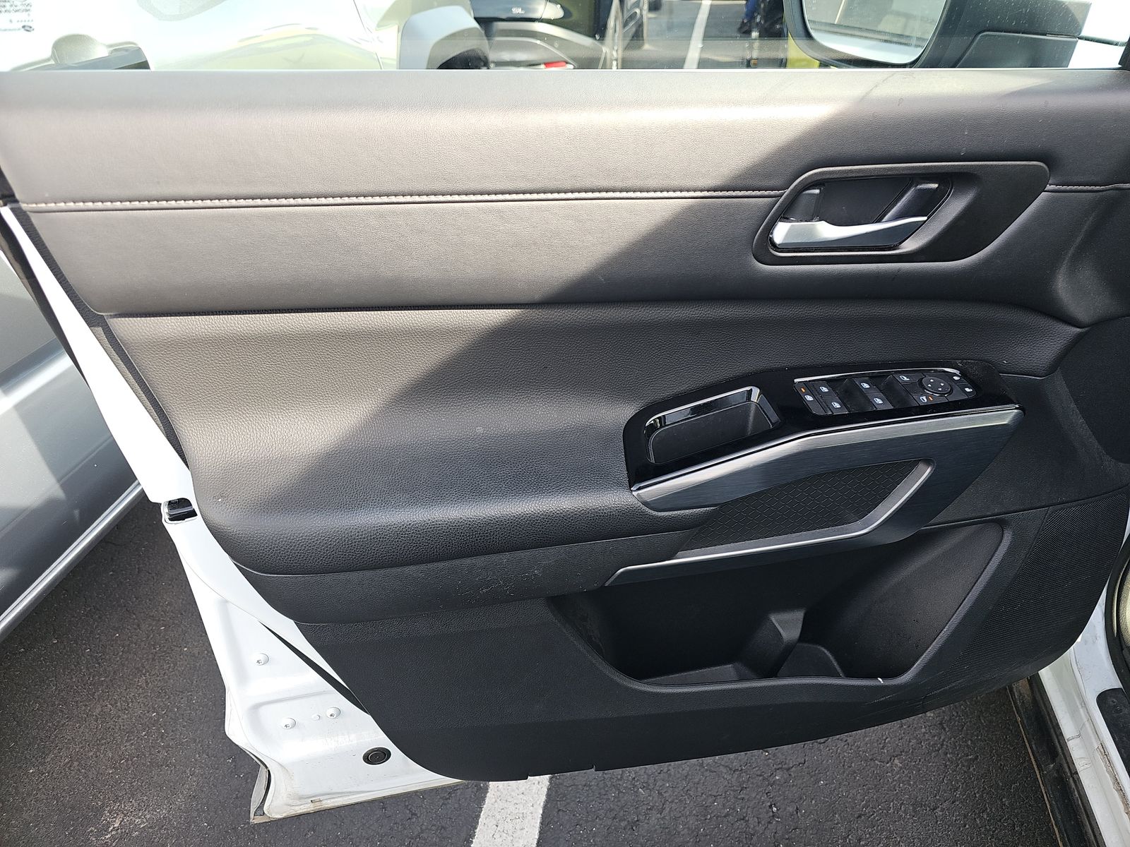 2025 Nissan Pathfinder SL FWD