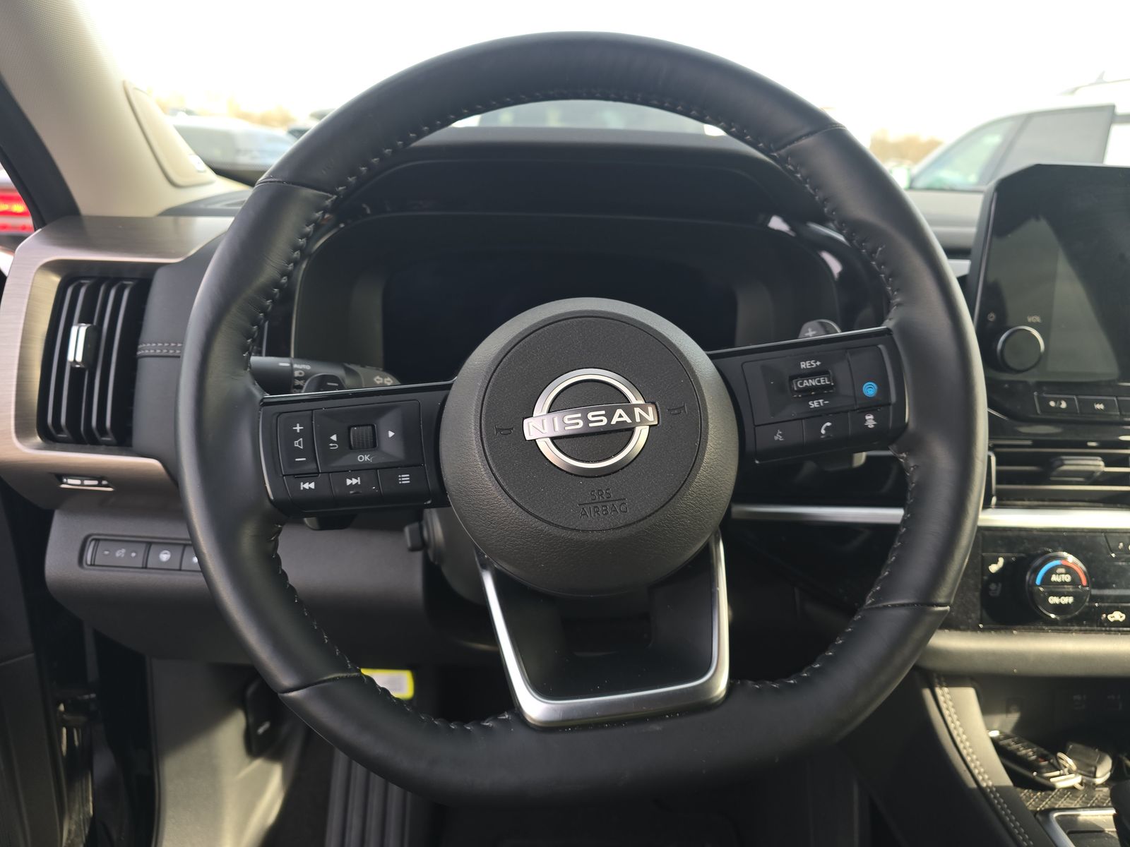 2025 Nissan Pathfinder Platinum FWD