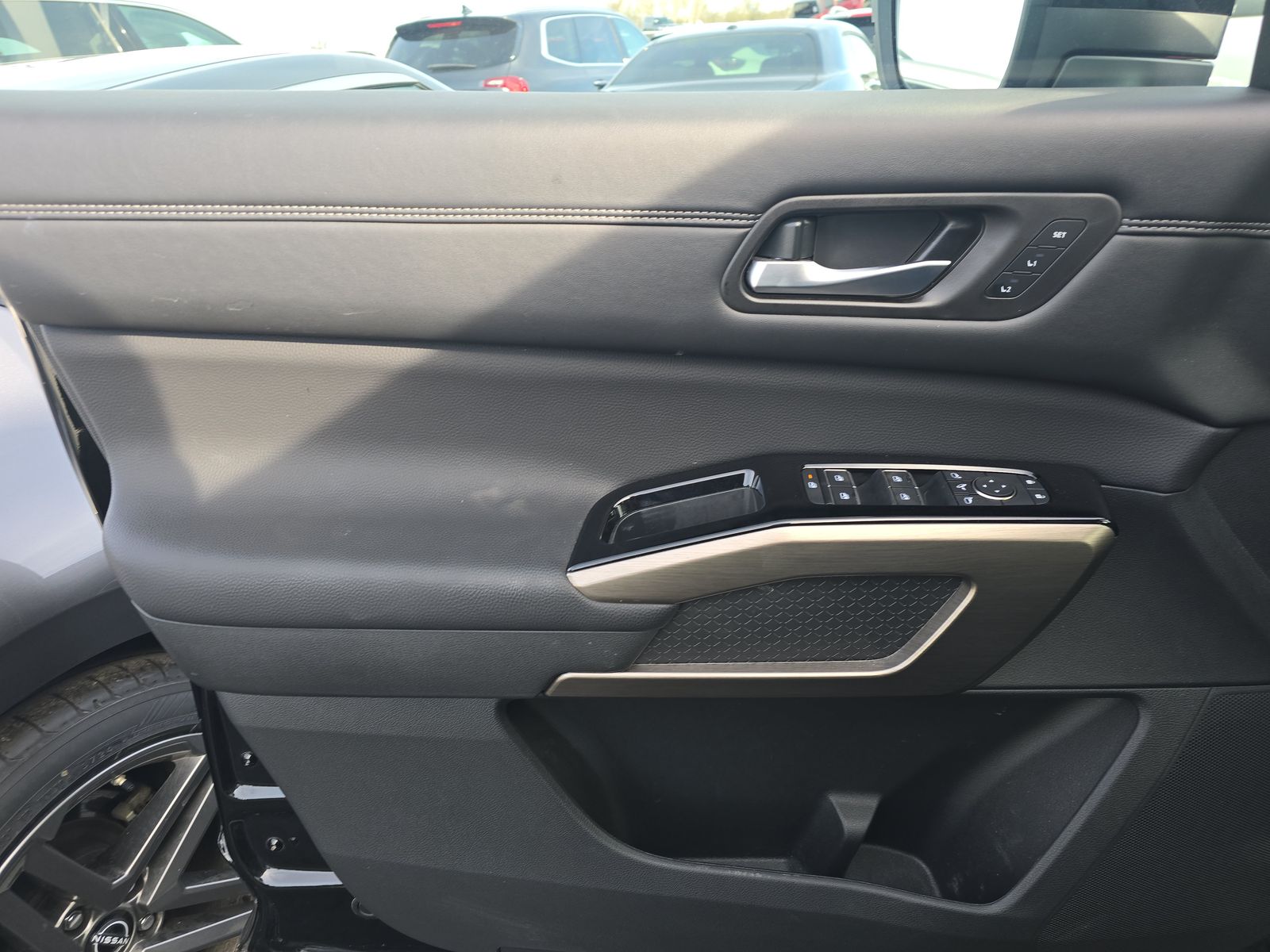 2025 Nissan Pathfinder Platinum FWD