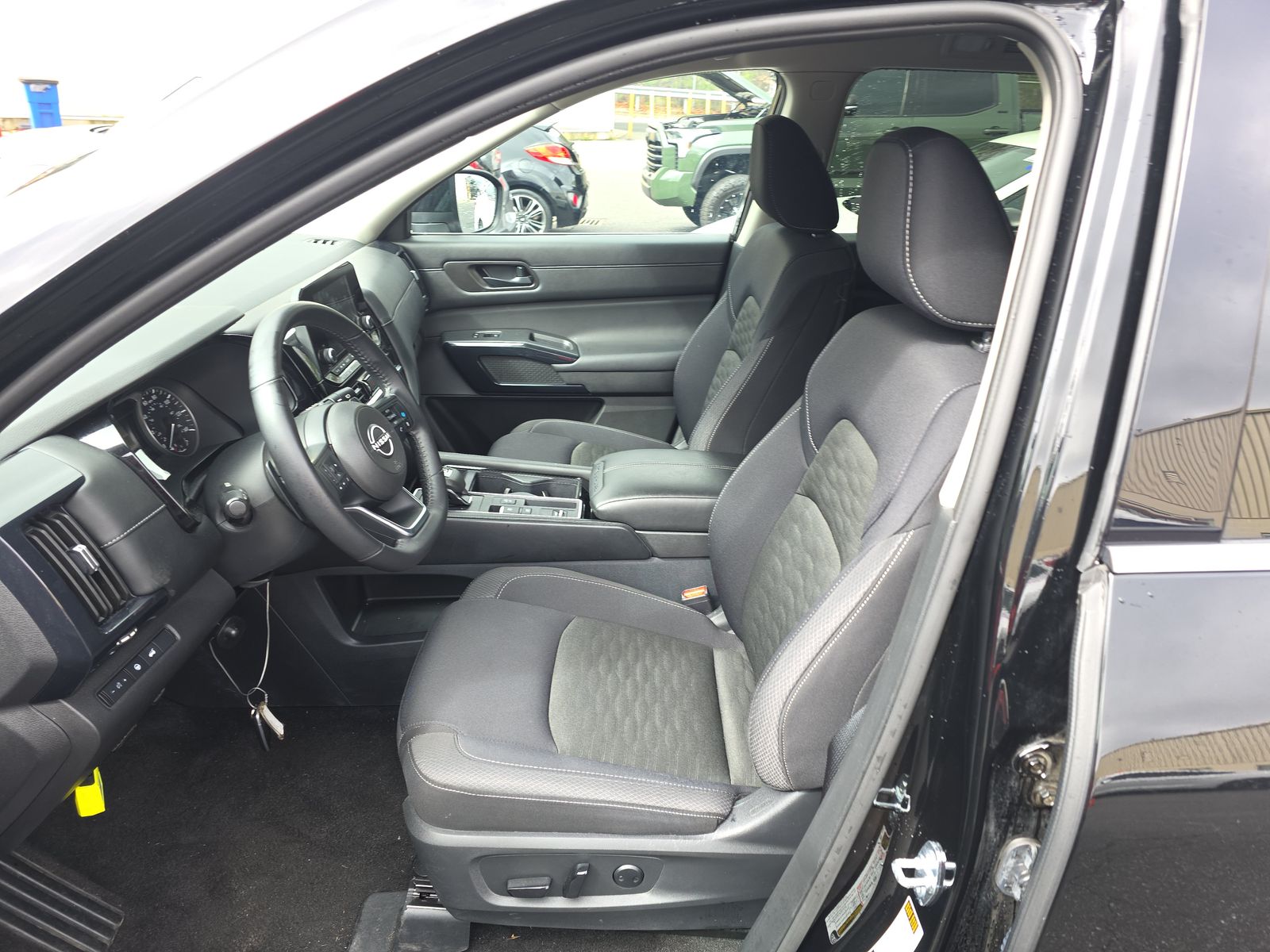 2025 Nissan Pathfinder SV FWD