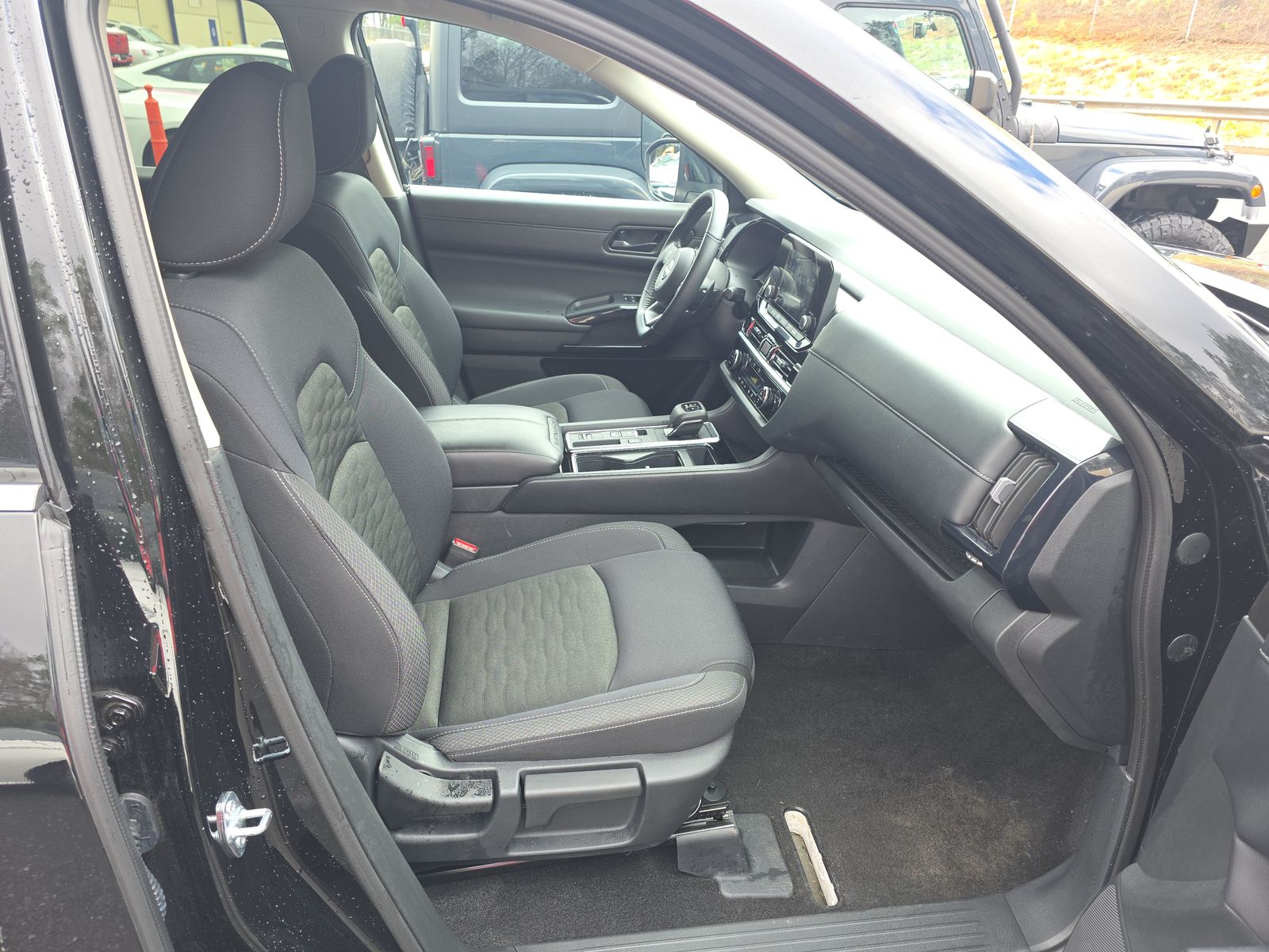 2025 Nissan Pathfinder SV FWD