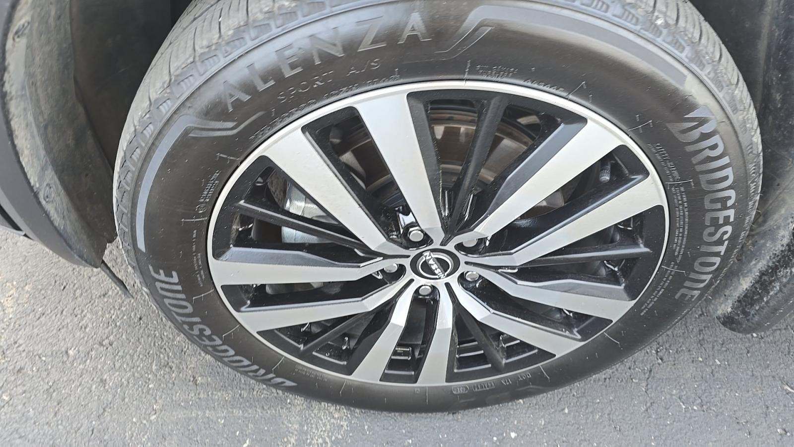 2025 Nissan Pathfinder Platinum FWD