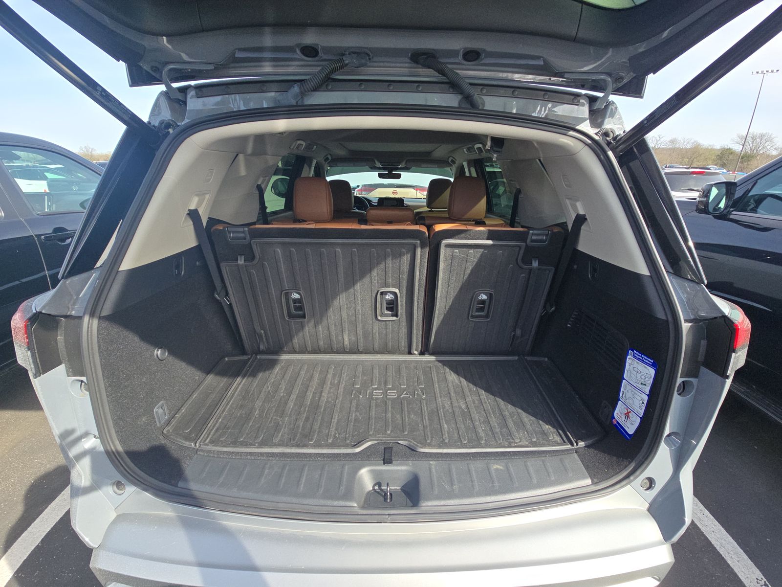 2025 Nissan Pathfinder Platinum FWD