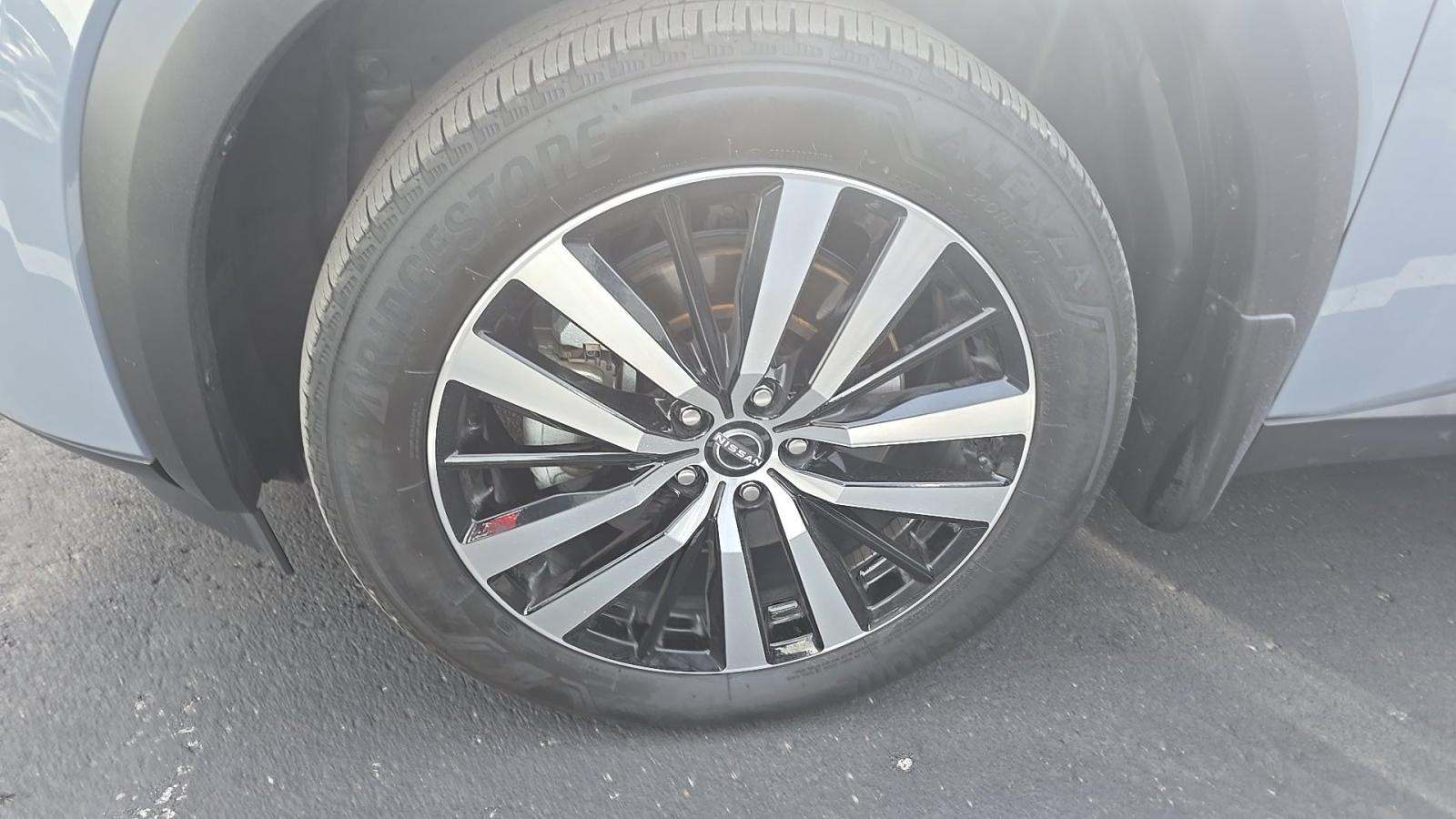 2025 Nissan Pathfinder Platinum FWD