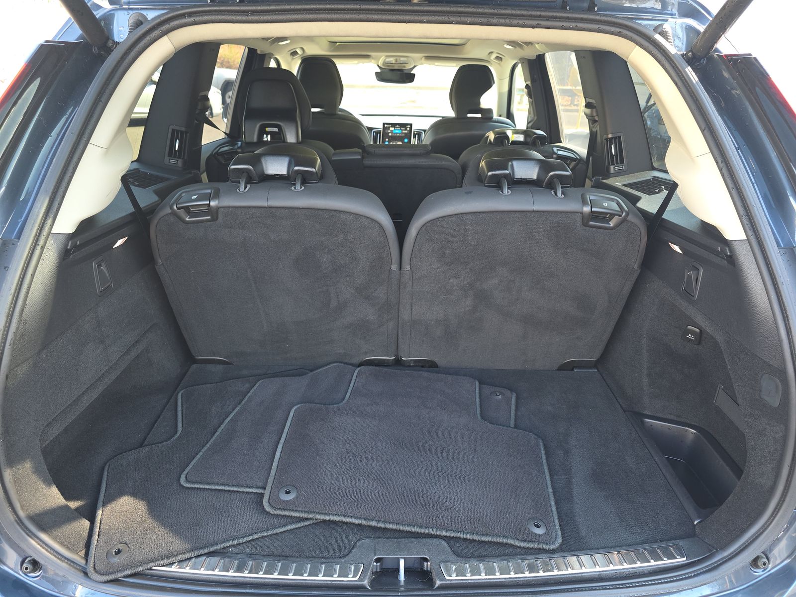 2025 Volvo XC90 B6 Plus AWD