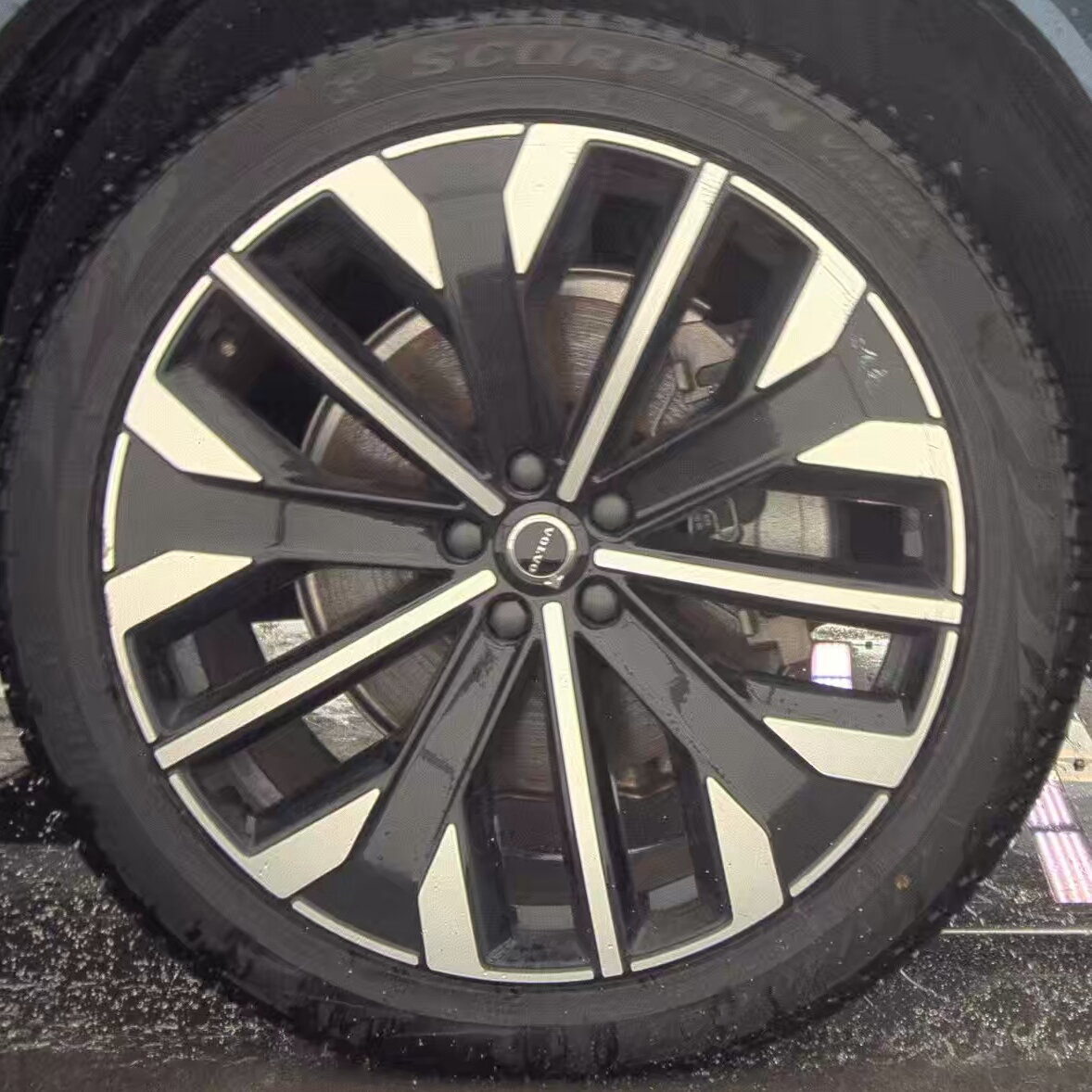 2025 Volvo XC90 B6 Plus AWD