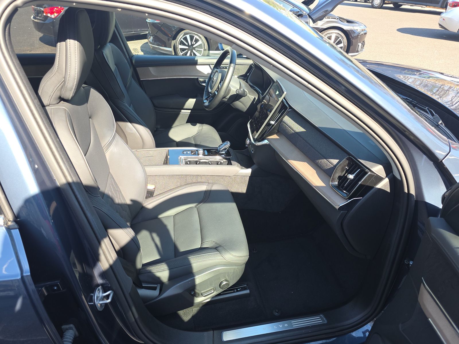 2025 Volvo XC90 B6 Plus AWD