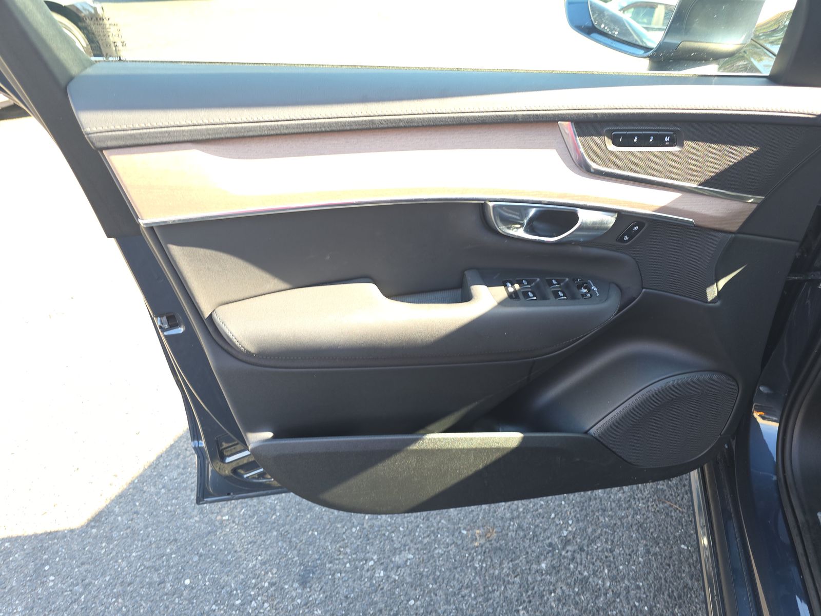 2025 Volvo XC90 B6 Plus AWD