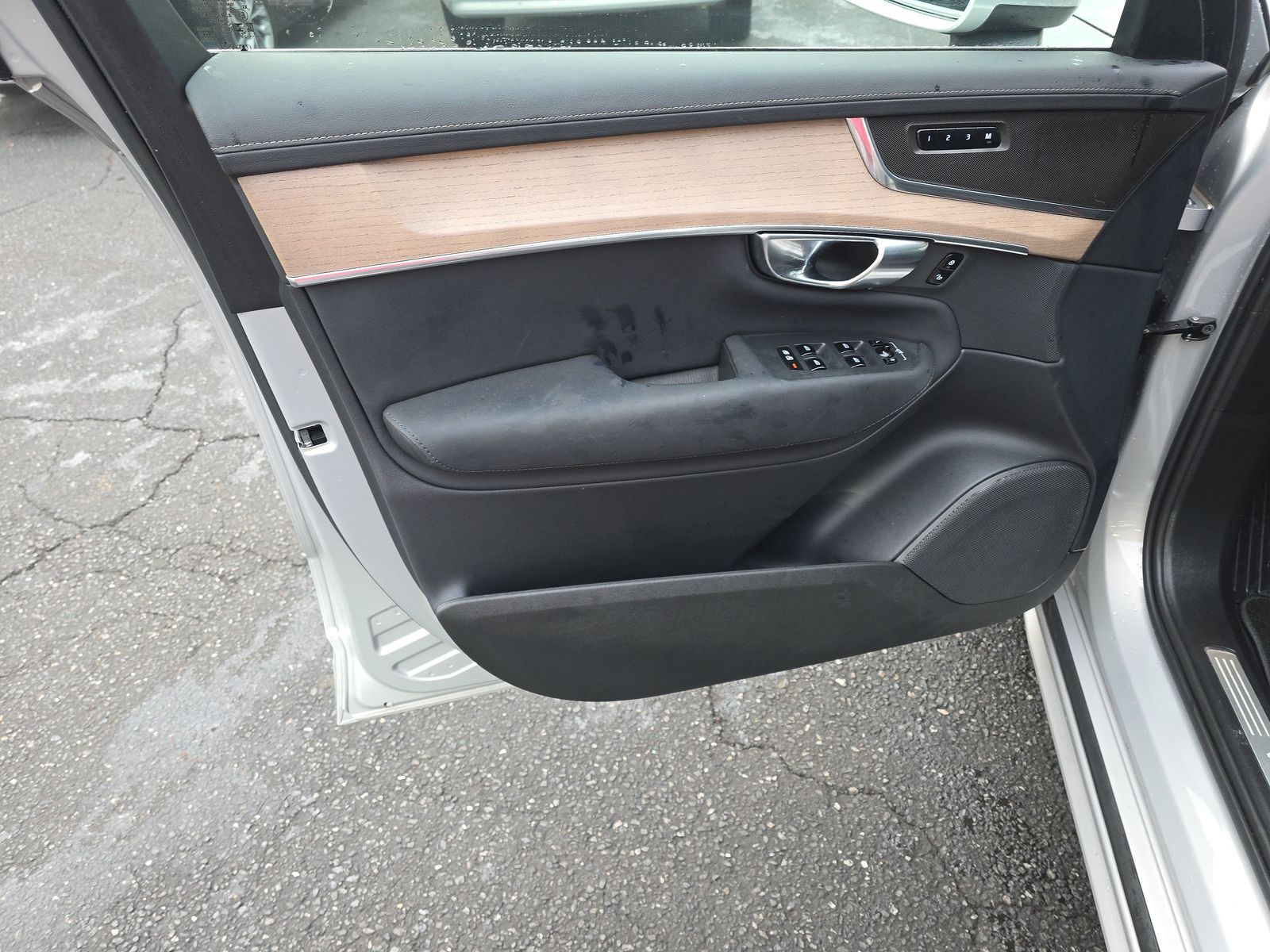 2025 Volvo XC90 B6 Plus AWD