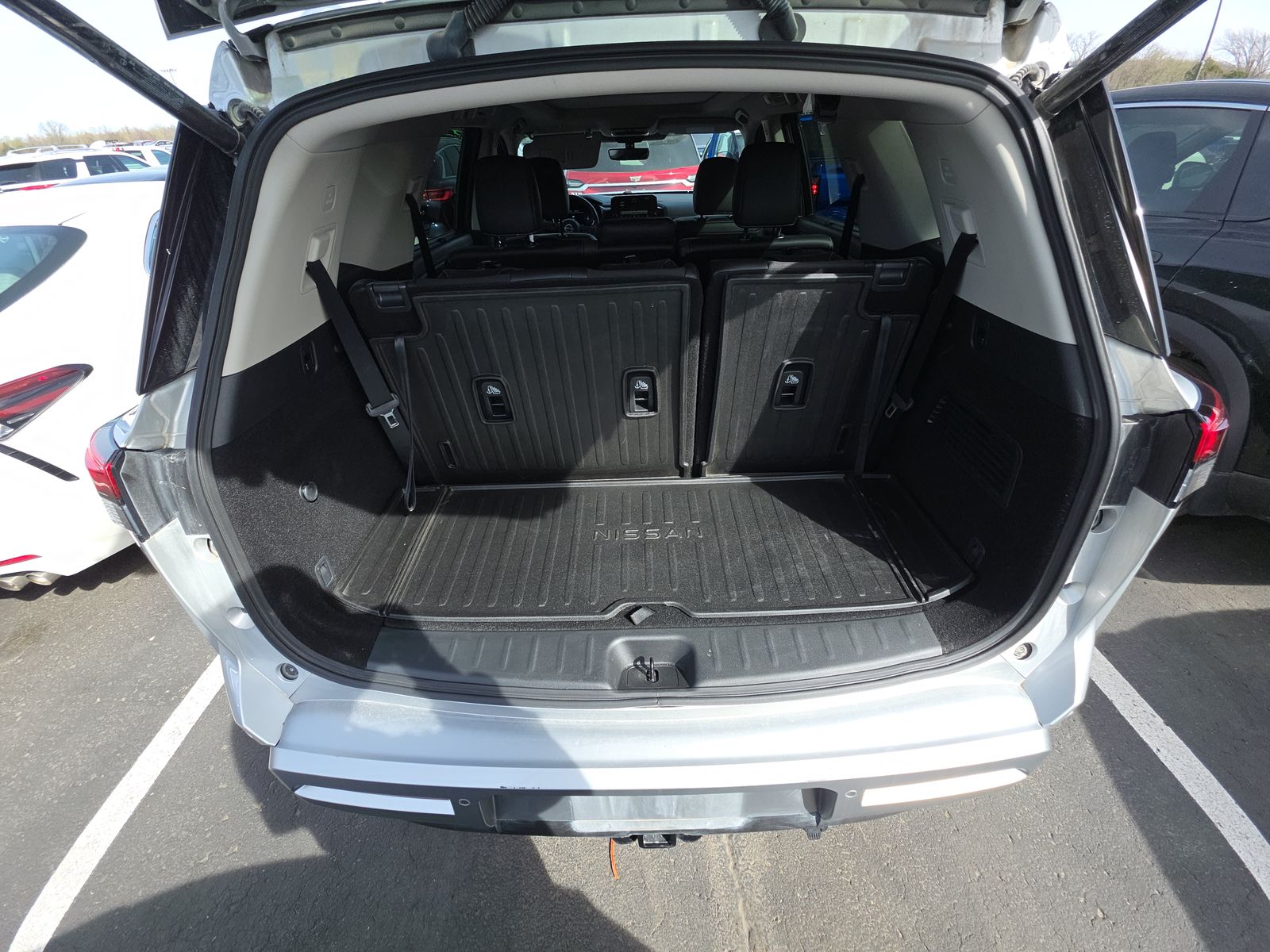 2025 Nissan Pathfinder Platinum FWD