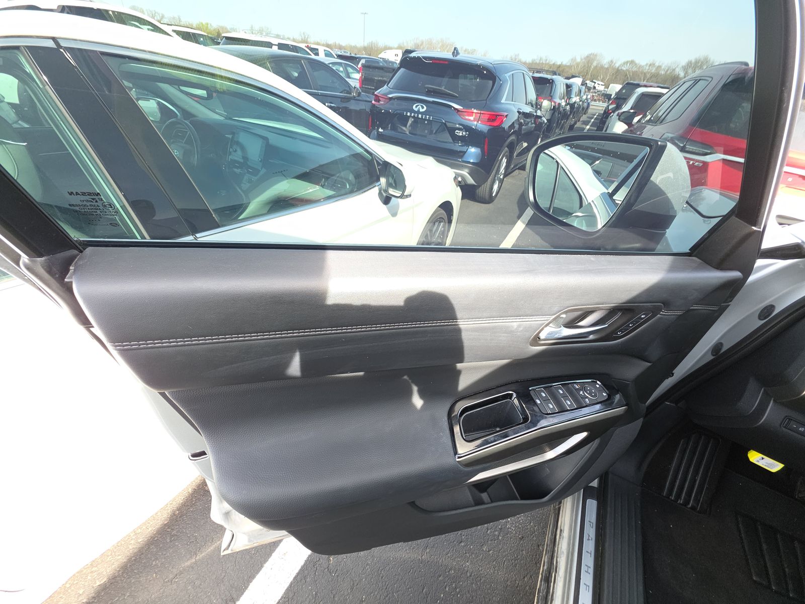 2025 Nissan Pathfinder Platinum FWD