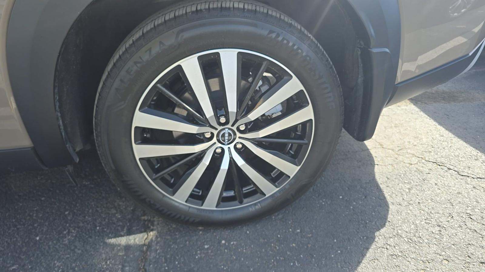 2024 Nissan Pathfinder Platinum FWD