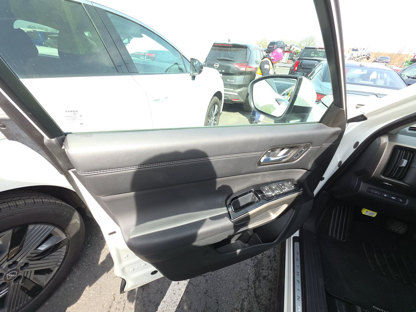 2024 Nissan Pathfinder Platinum FWD