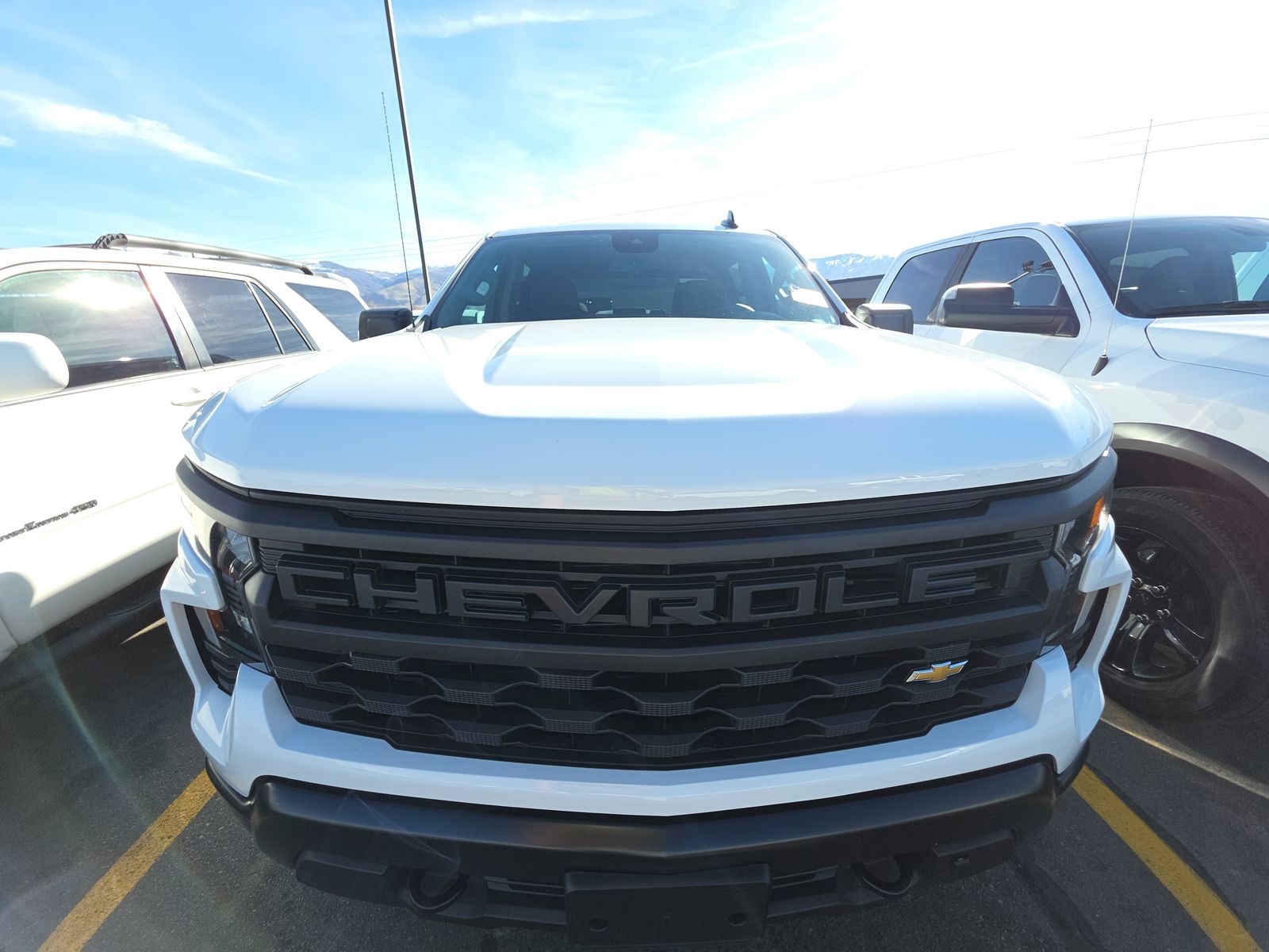 2025 CHEVY SILVERADO 1500 WT GAS WHITE SHORT BED SINGLE - Image 2