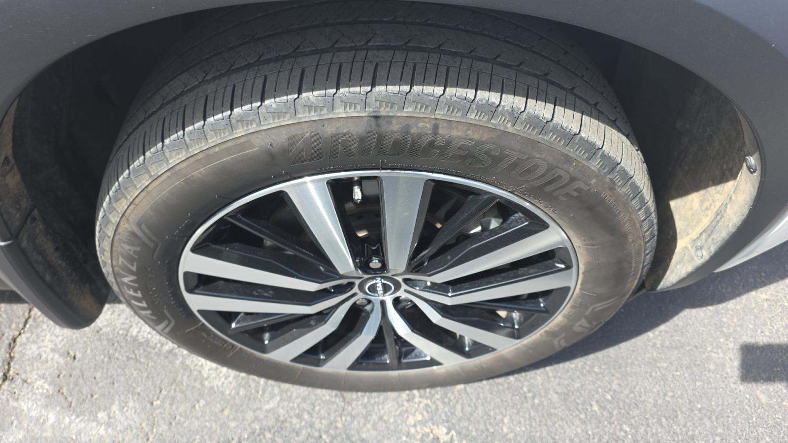 2024 Nissan Pathfinder Platinum FWD