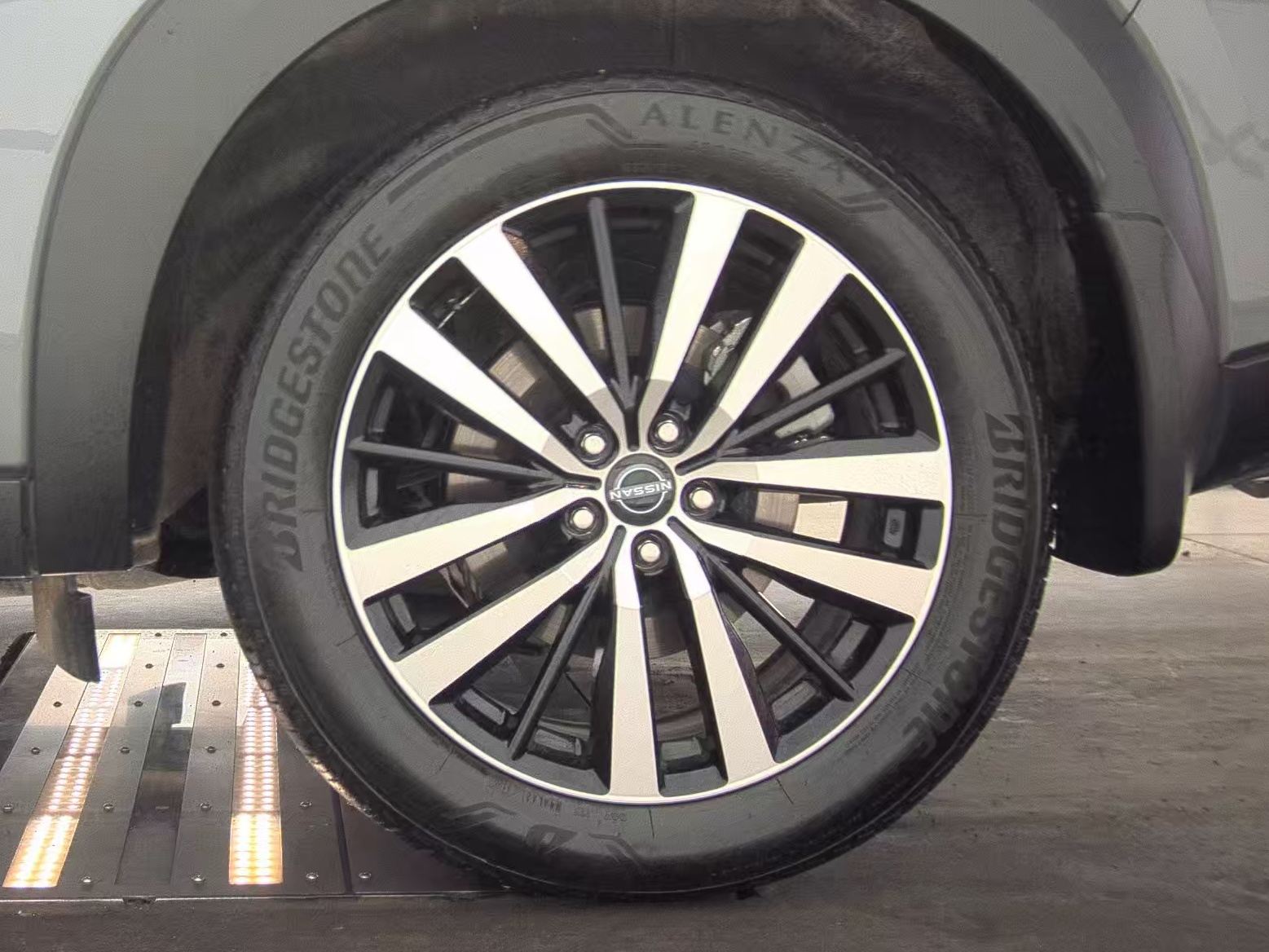 2025 Nissan Pathfinder Platinum AWD