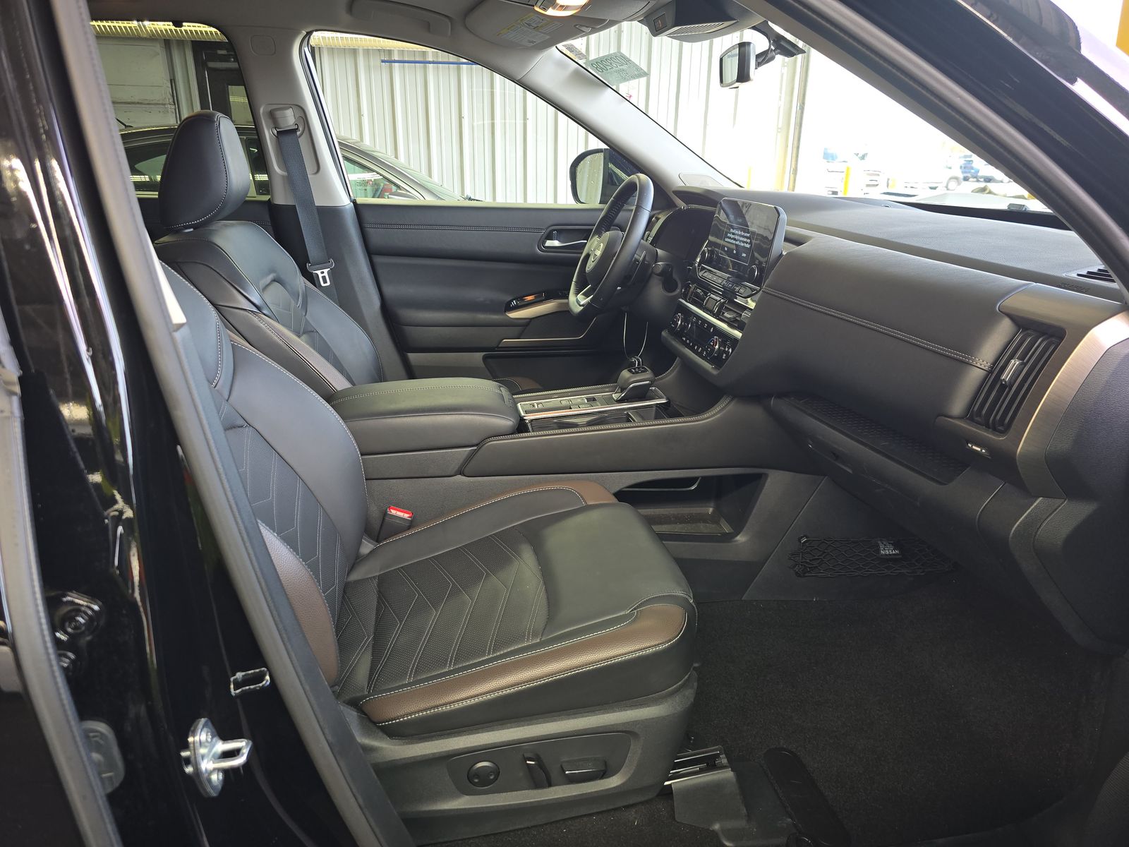 2025 Nissan Pathfinder Platinum FWD