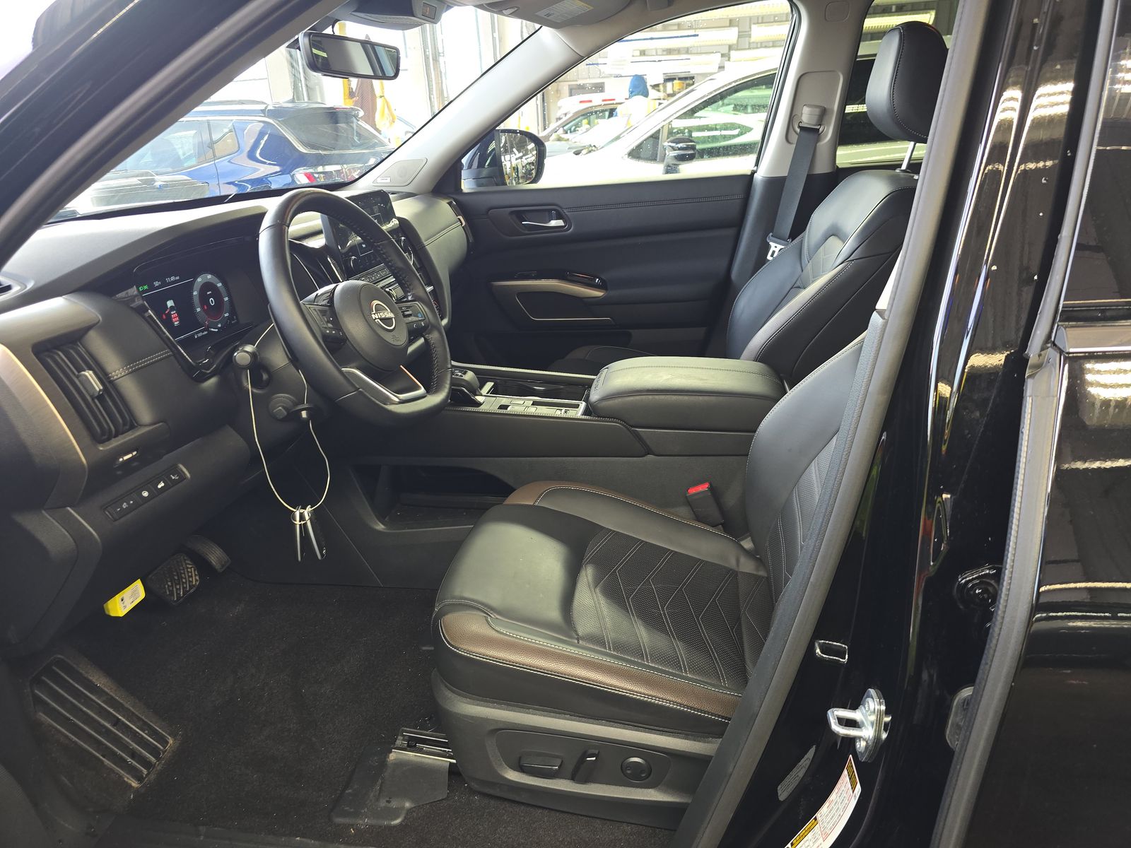 2025 Nissan Pathfinder Platinum FWD