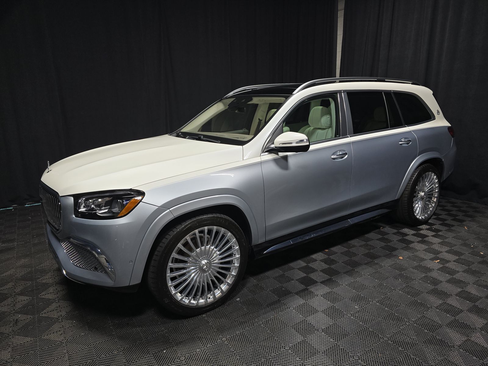 MERCEDES-BENZ GLS - 1