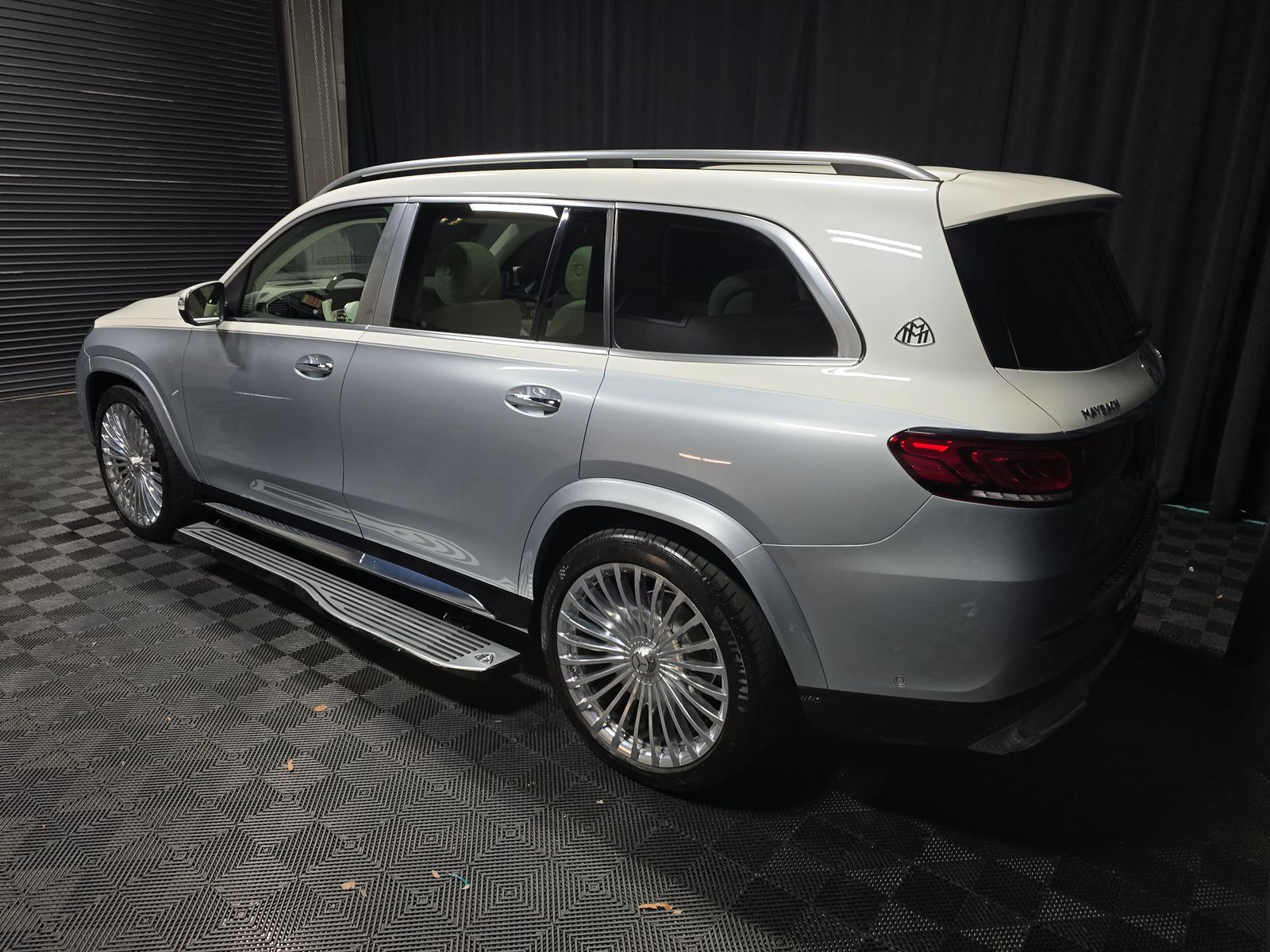 MERCEDES-BENZ GLS - 7