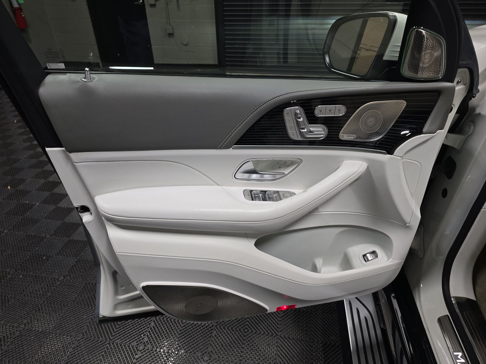 MERCEDES-BENZ GLS - 10