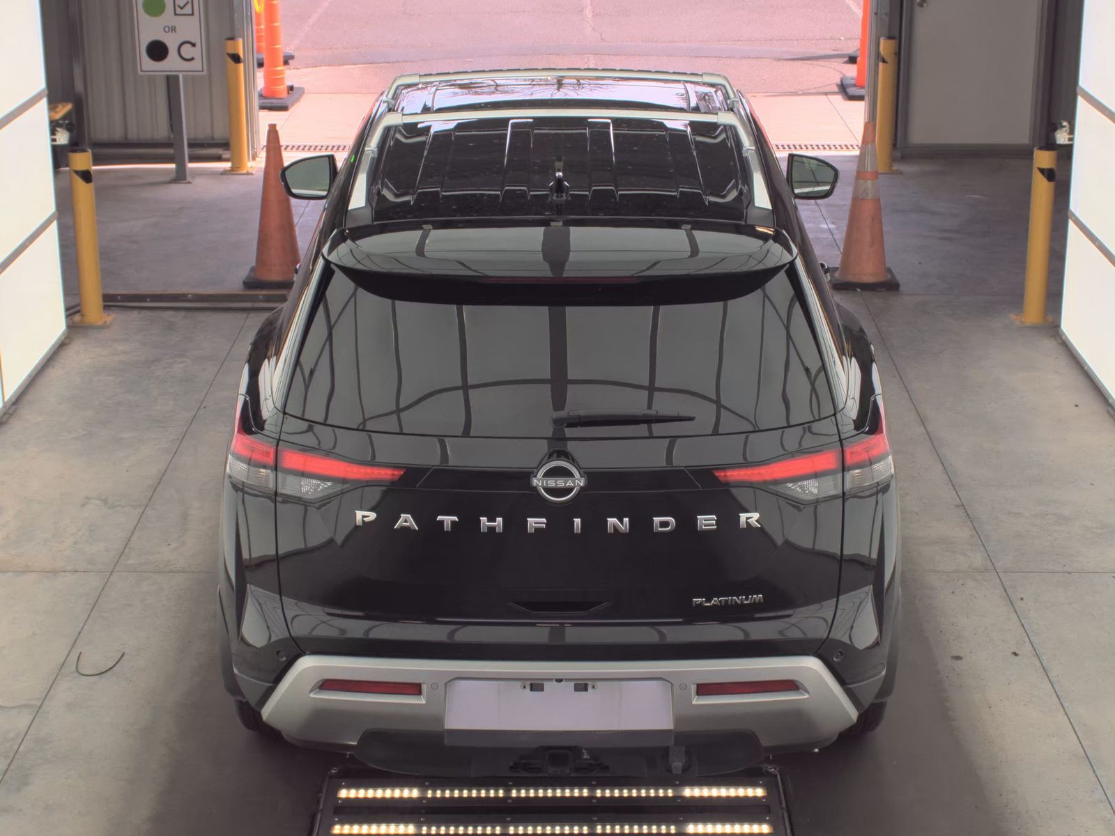 2025 Nissan Pathfinder Platinum FWD