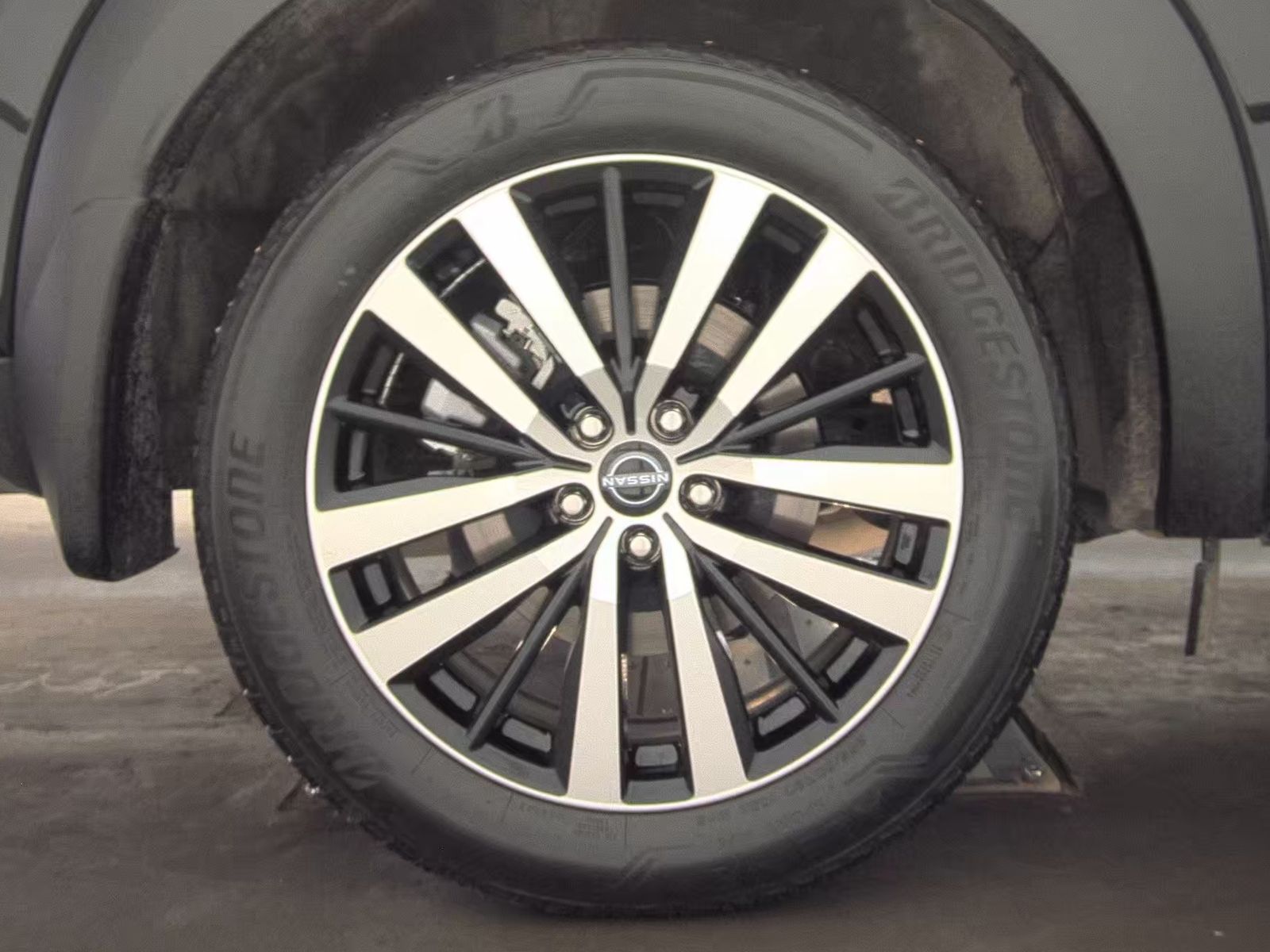 2025 Nissan Pathfinder Platinum FWD