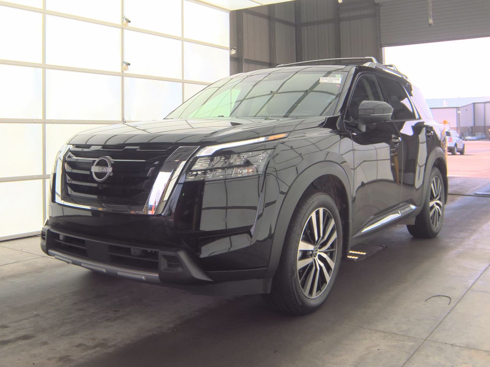 2025 Nissan Pathfinder Platinum FWD